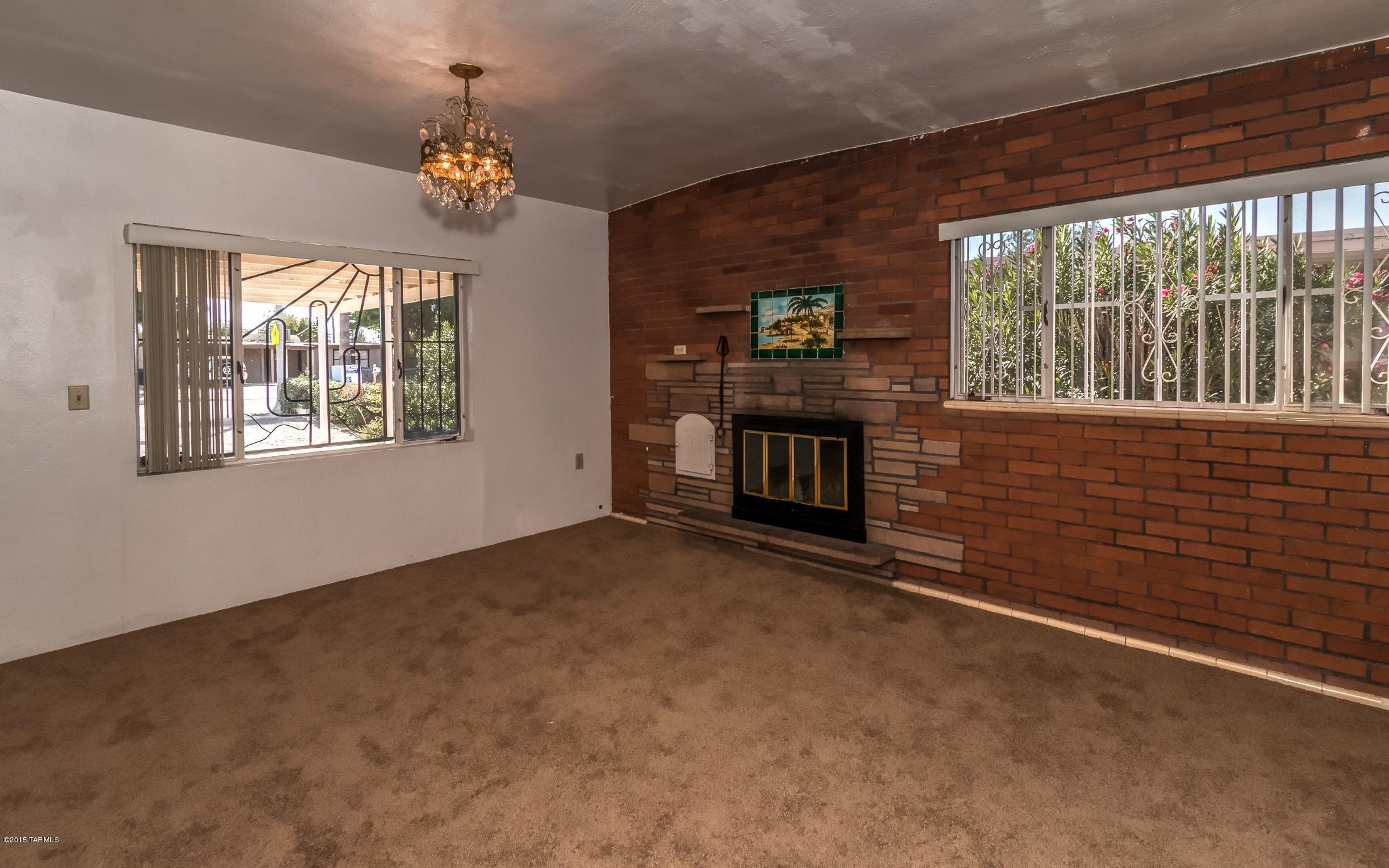 Country Club Manor - Residential
