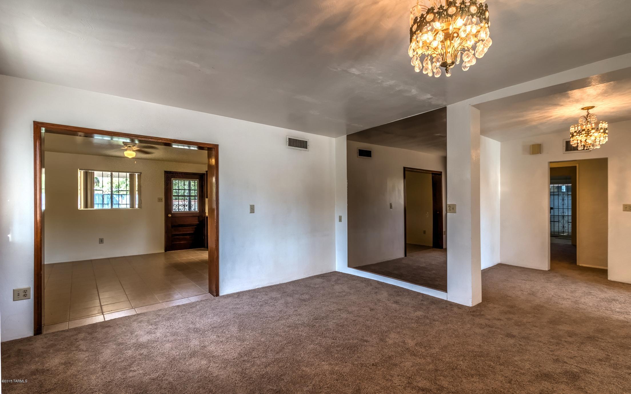 Country Club Manor - Residential