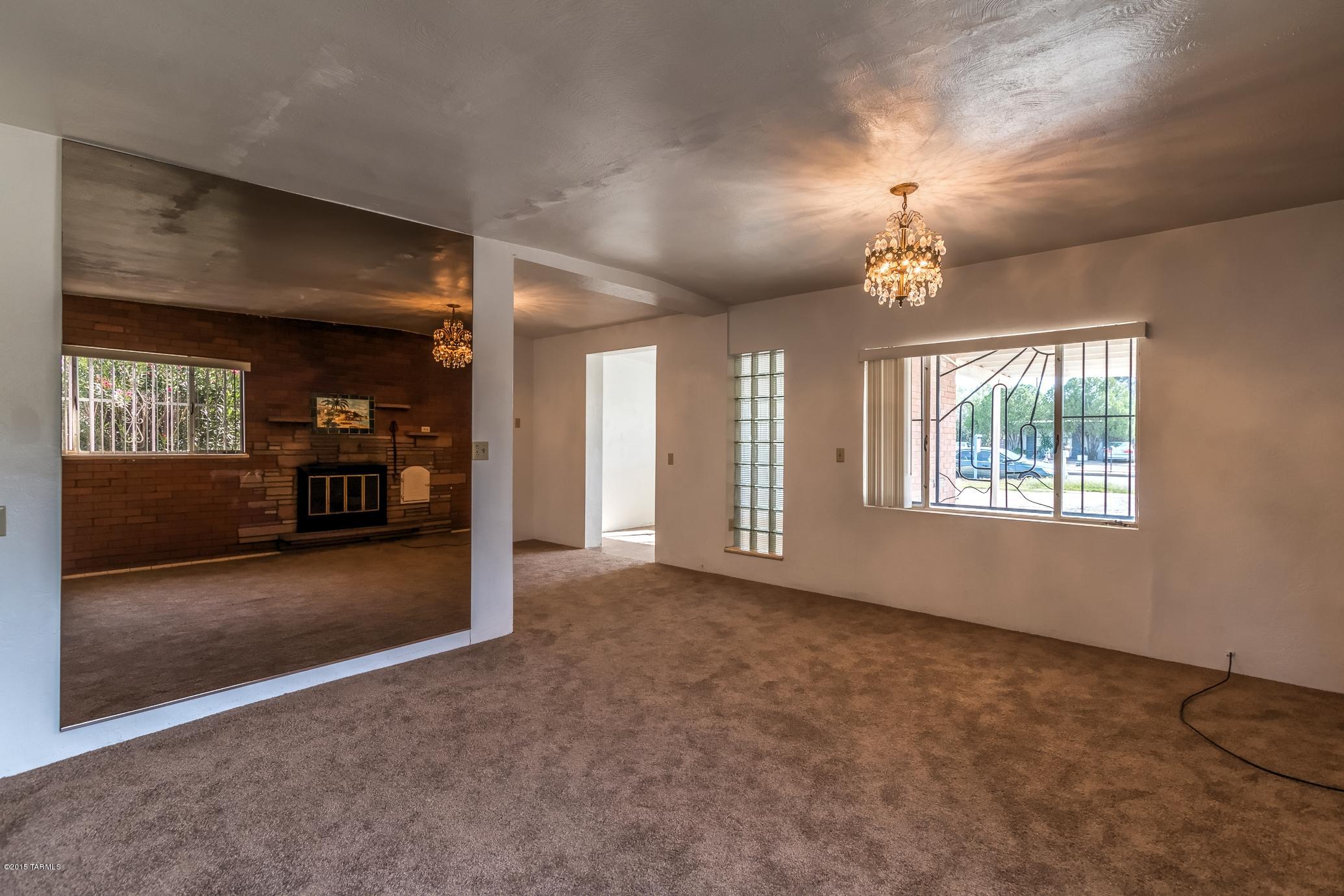 Country Club Manor - Residential