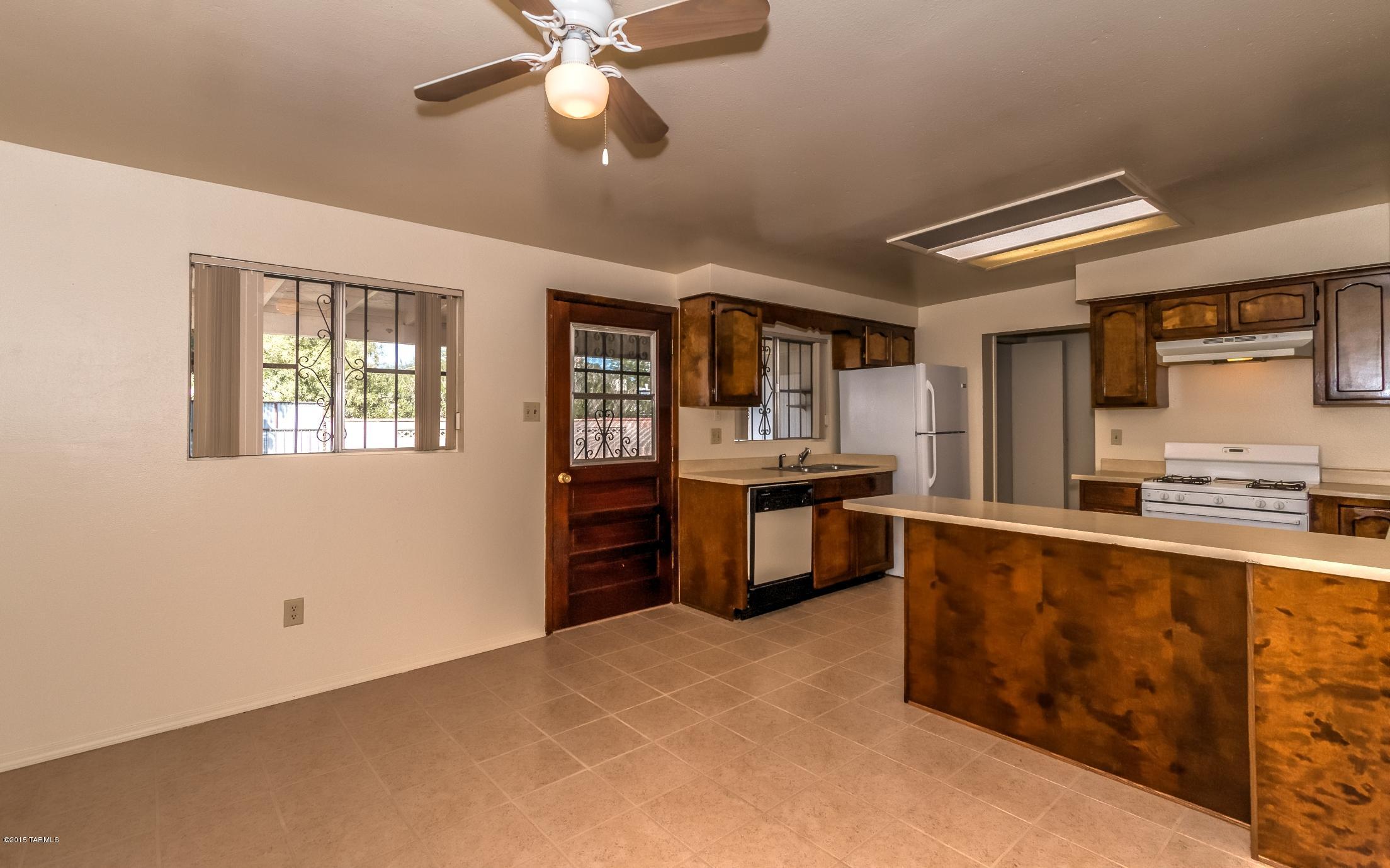 Country Club Manor - Residential