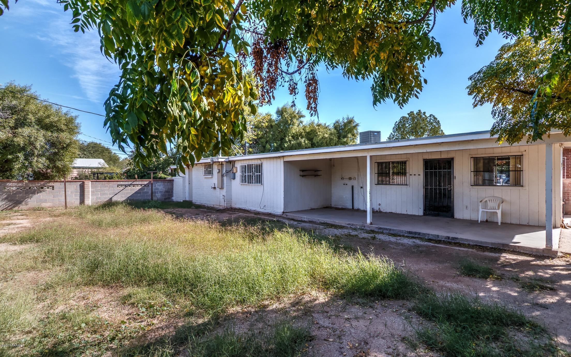 Country Club Manor - Residential