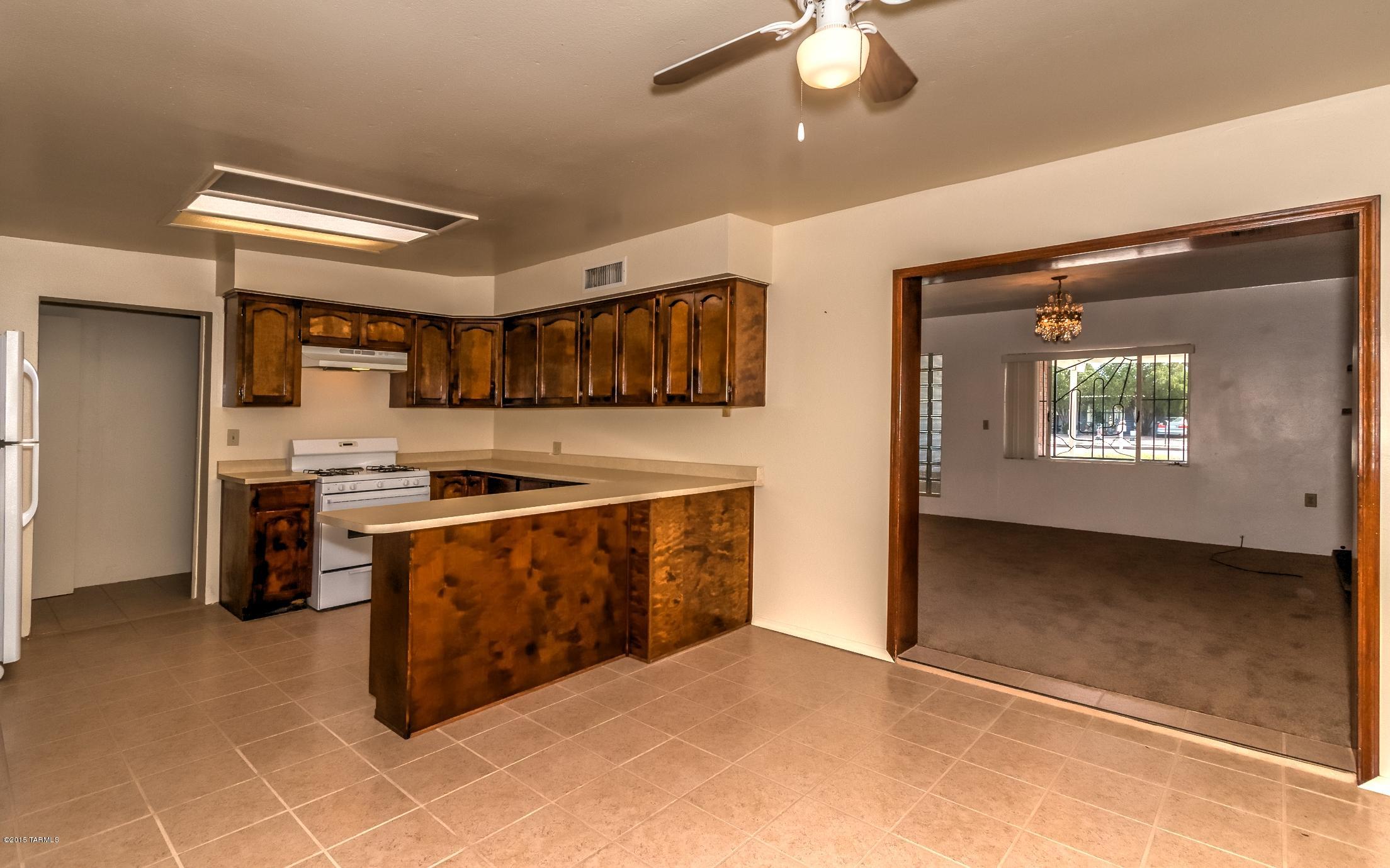 Country Club Manor - Residential