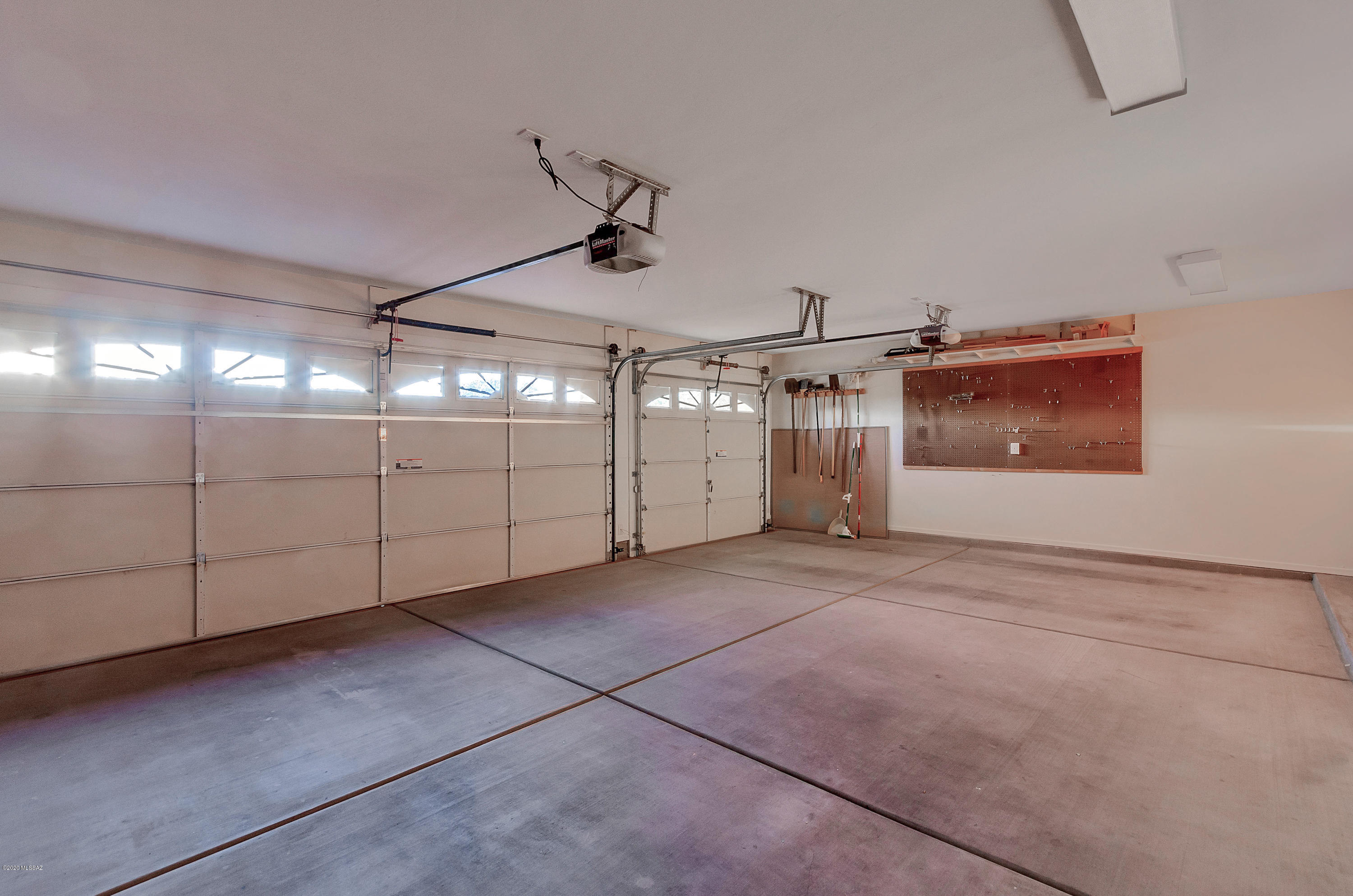 Black Horse (1-411) - Residential
