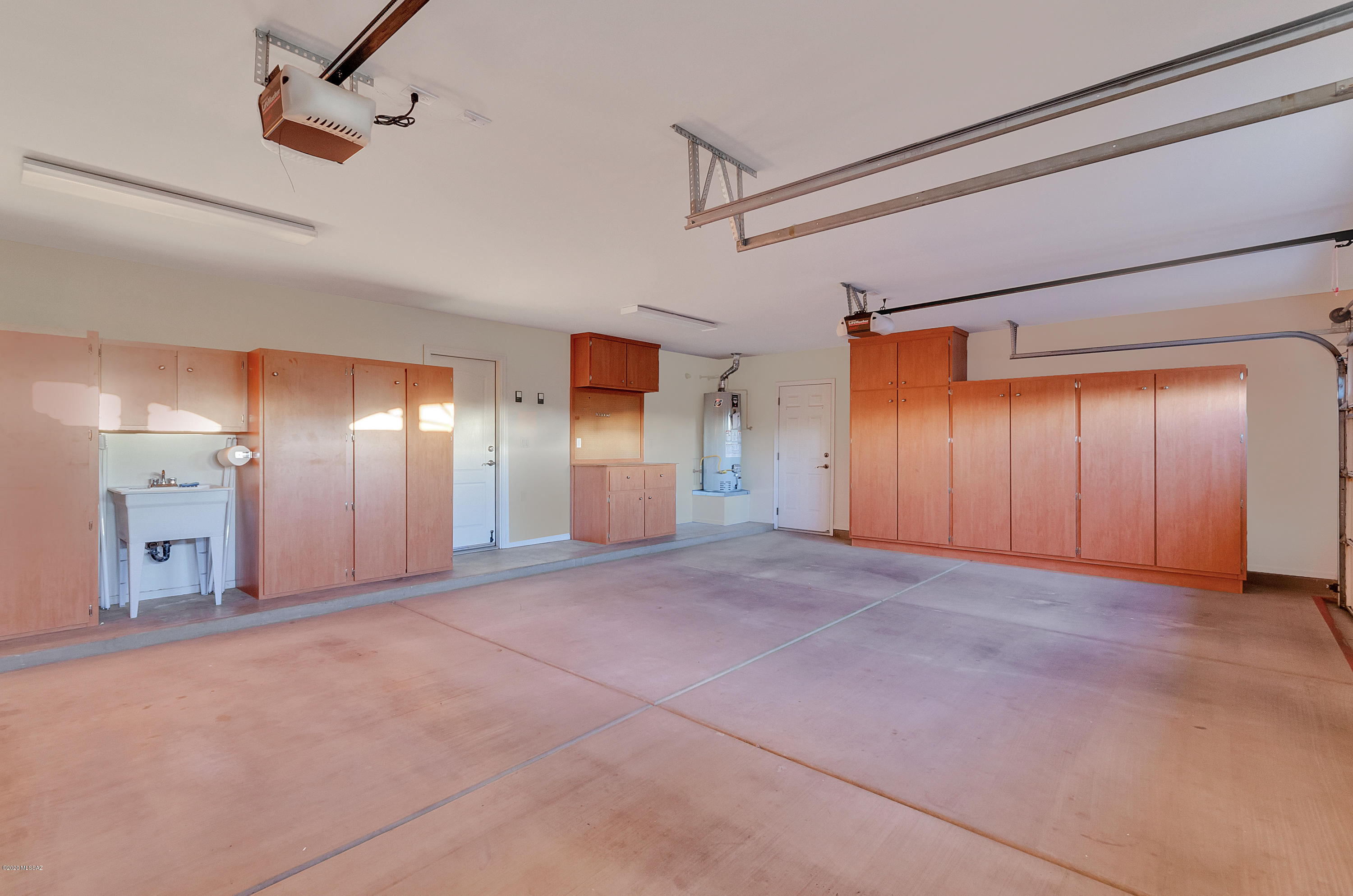 Black Horse (1-411) - Residential