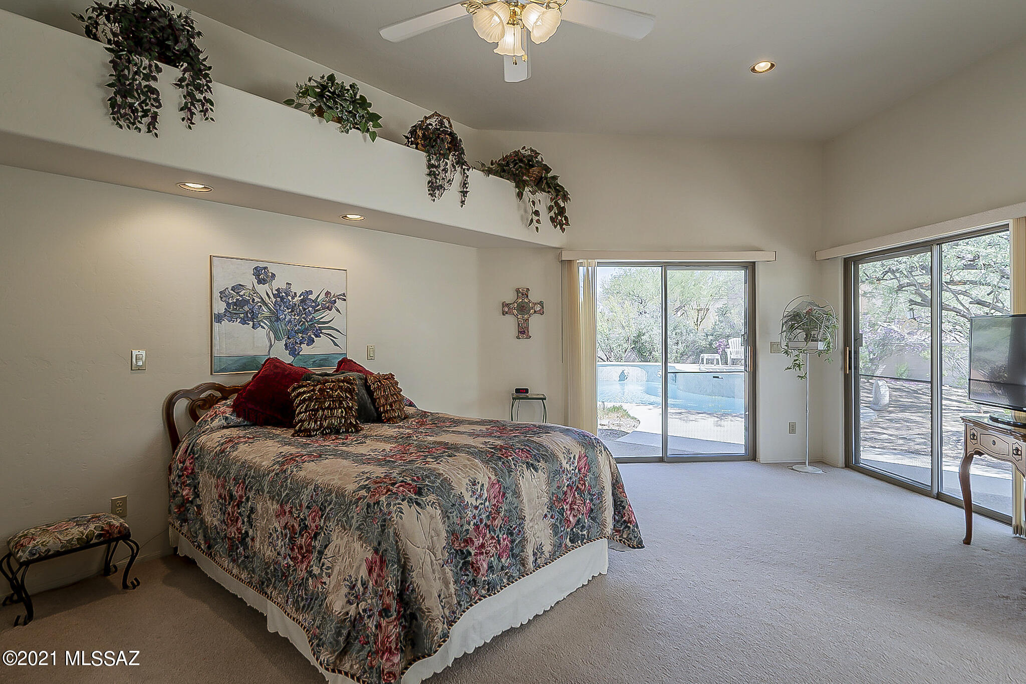 Loma De La Vista Verde (1-38) - Residential
