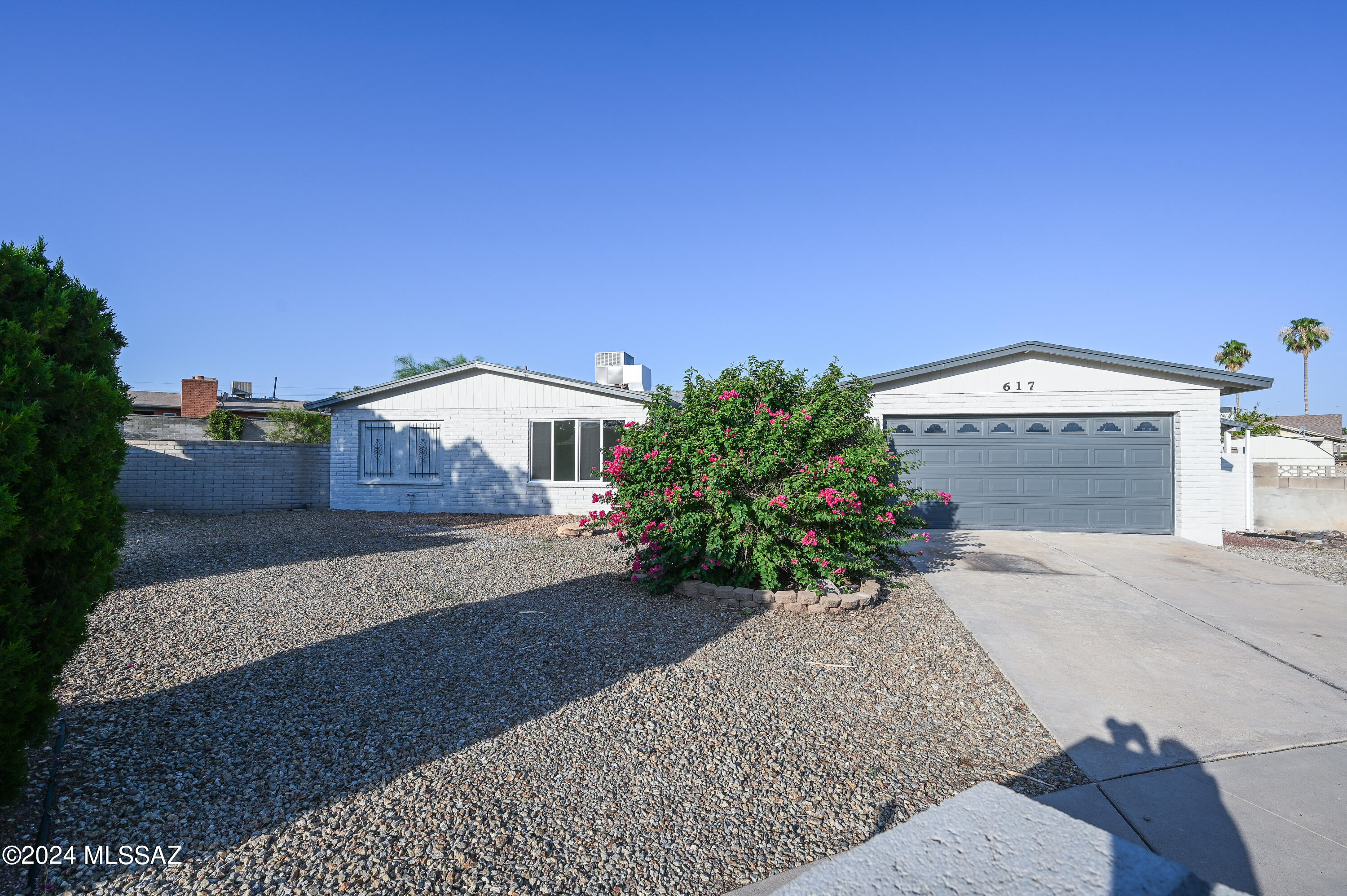 Great,completely renovated,Eastside 4bd 2ba home w/large Pool on 1/4 of an Acre at the end of cul-de-sac!