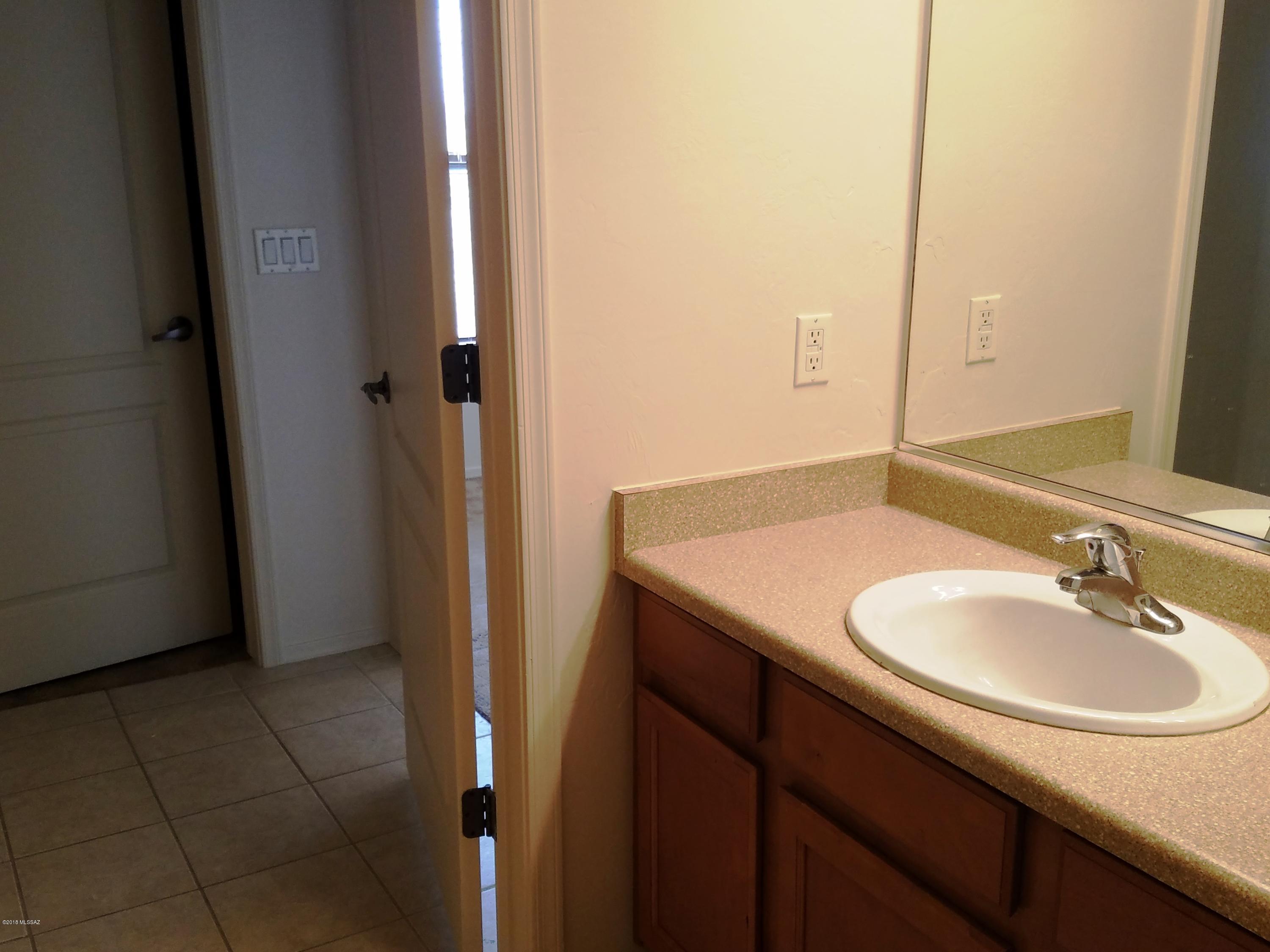 Valencia Reserve (1-326) - Residential Lease