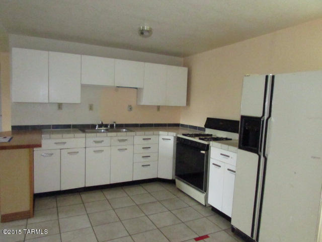 Los Robles Estates - Residential