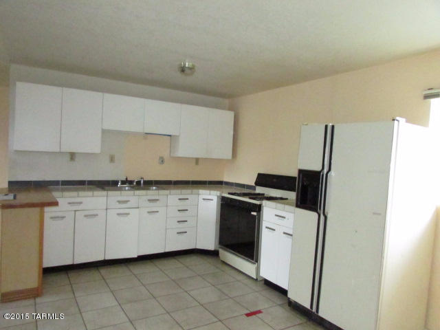 Los Robles Estates - Residential