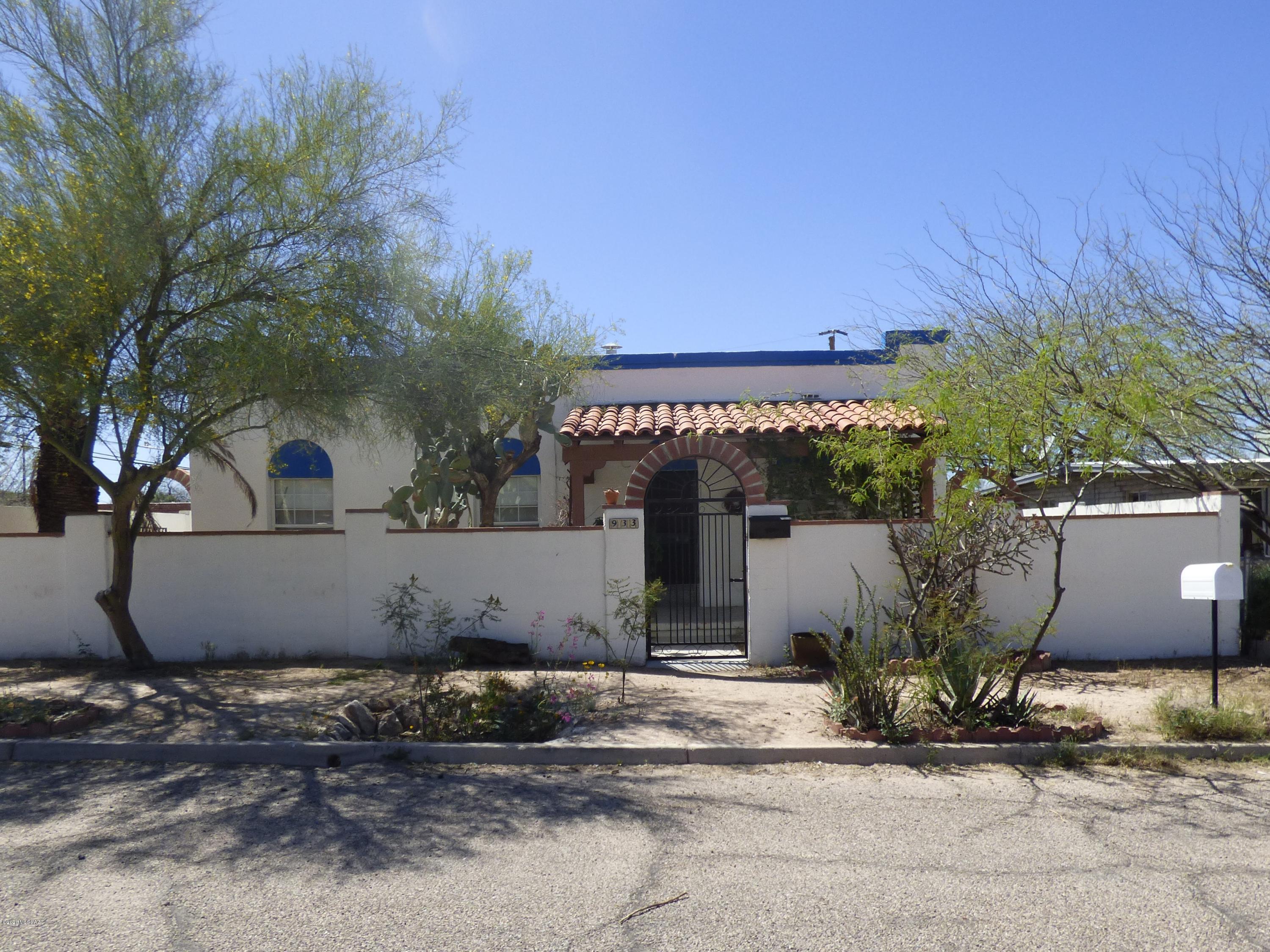 CHARMING CENTRALLY LOCATED BUNGALOW WITH LARGE BACK YARD. THIS HOME HAS ORIGINAL WOOD FLOORS, SPACIOUS LIVING AREA, AND QUAINT DINING AREA. RELAX ON THE FRONT PORCH AND ENJOY THE BACK PATIO, FIRE PIT AND GARDEN AREA.