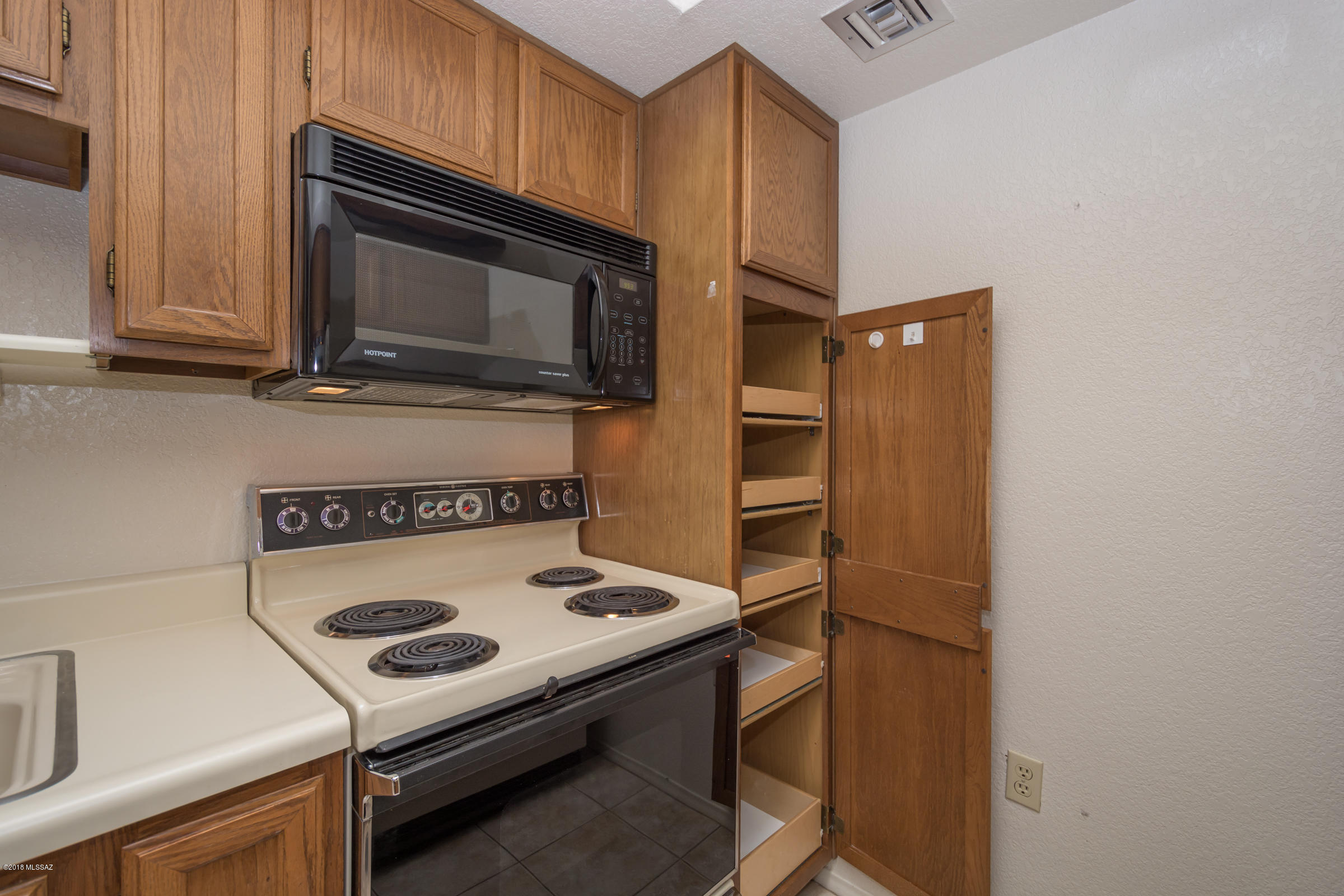 La Cholla Hills(1-313) - Residential