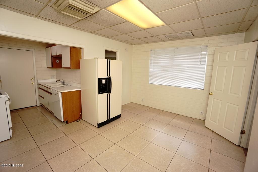 Catalina Poultry Acres NO 2 - Residential Lease