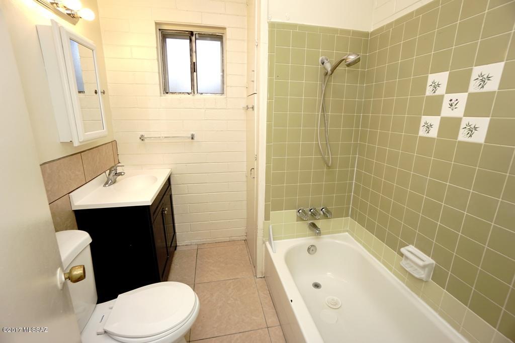 Catalina Poultry Acres NO 2 - Residential Lease