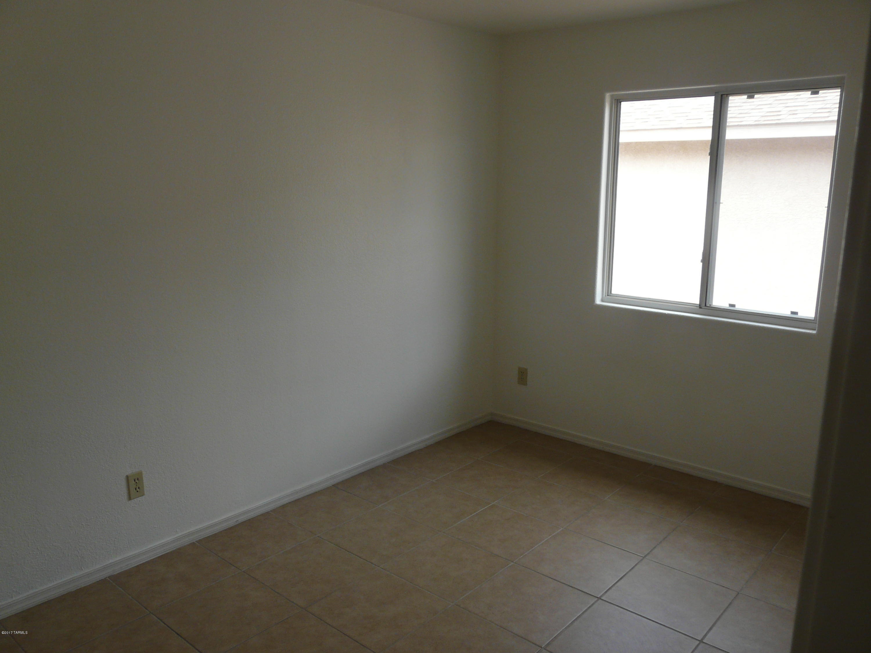 Hacienda Del Oro (1-879) - Residential Lease