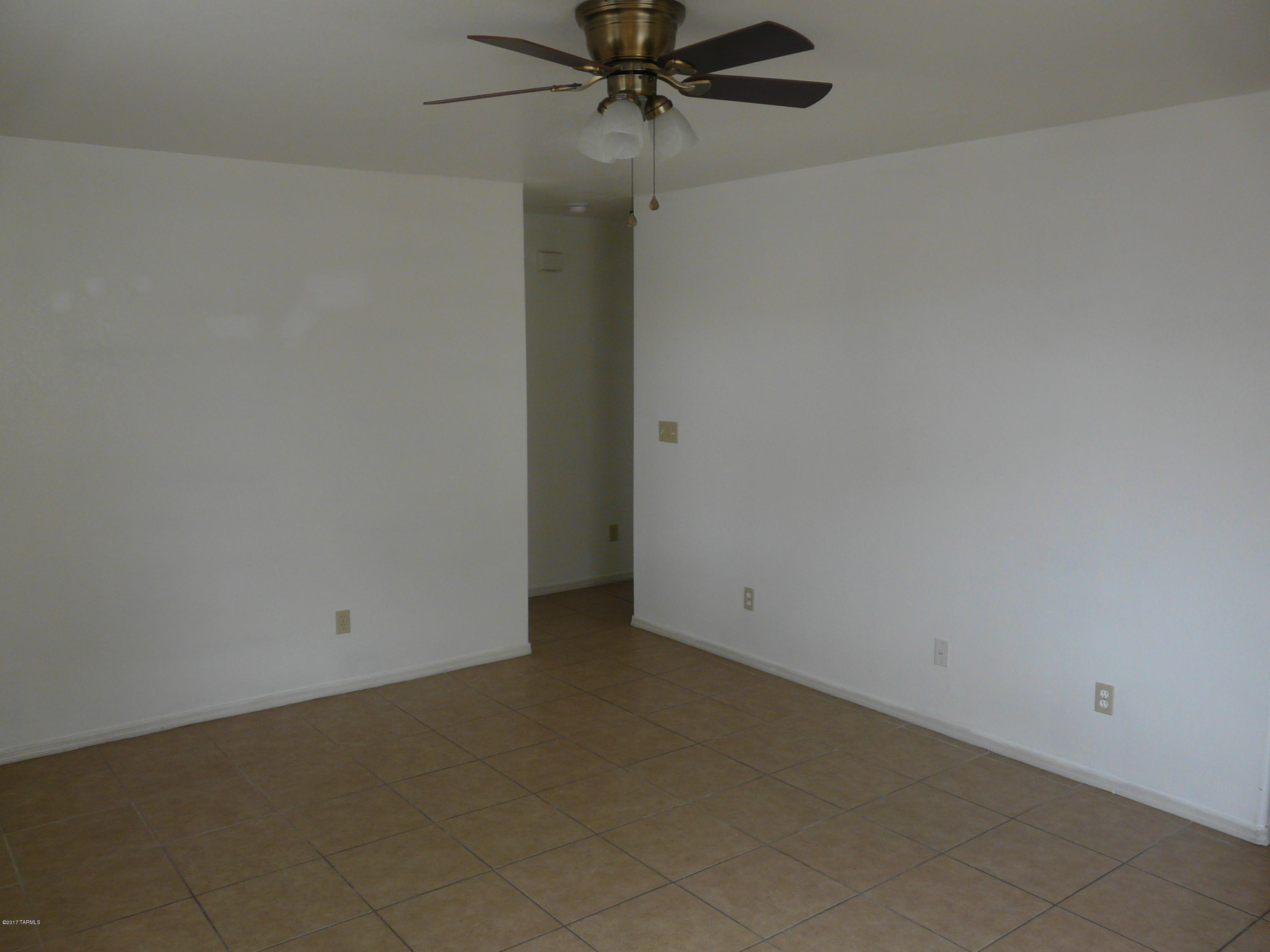 Hacienda Del Oro (1-879) - Residential Lease