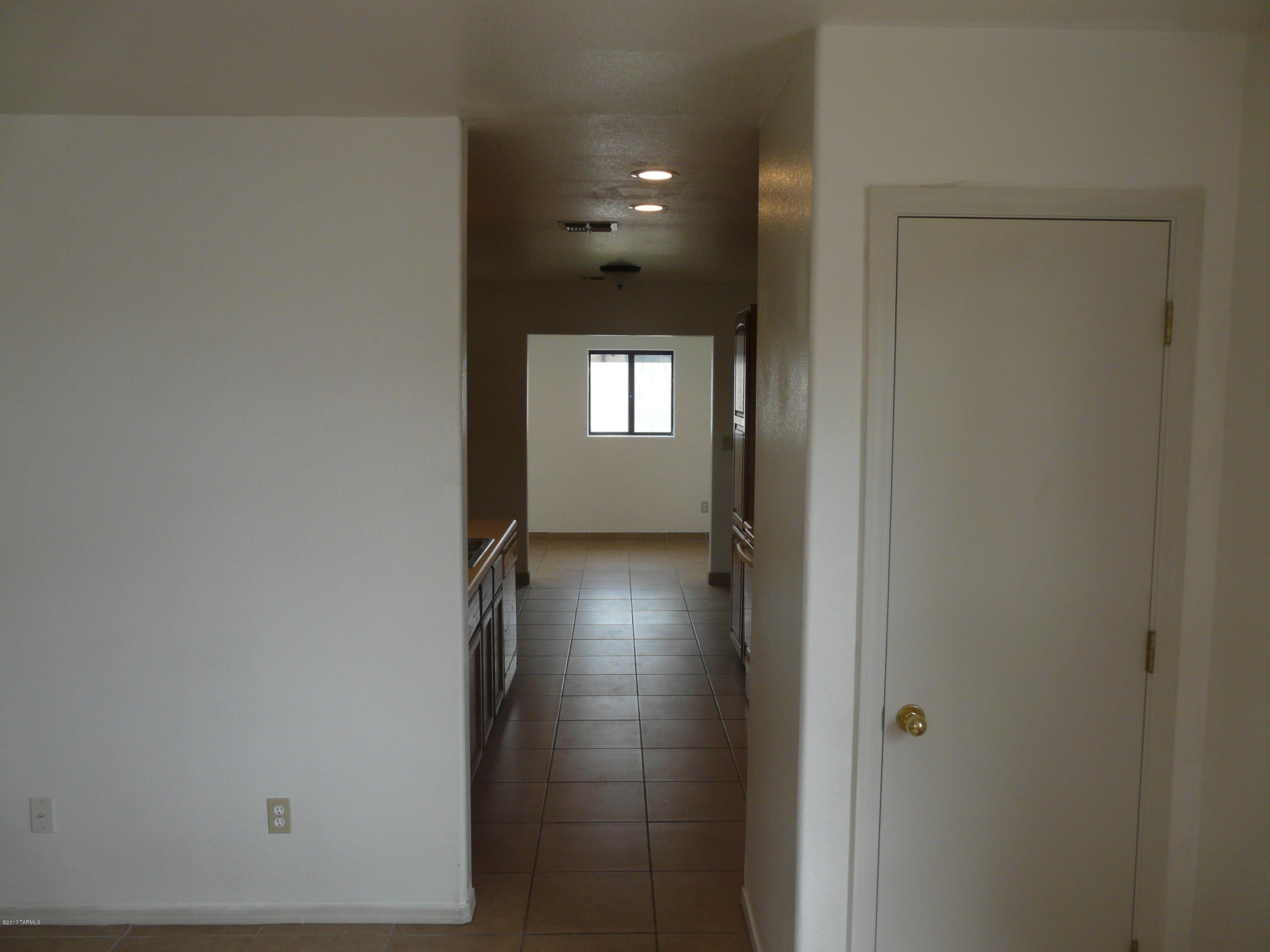 Hacienda Del Oro (1-879) - Residential Lease