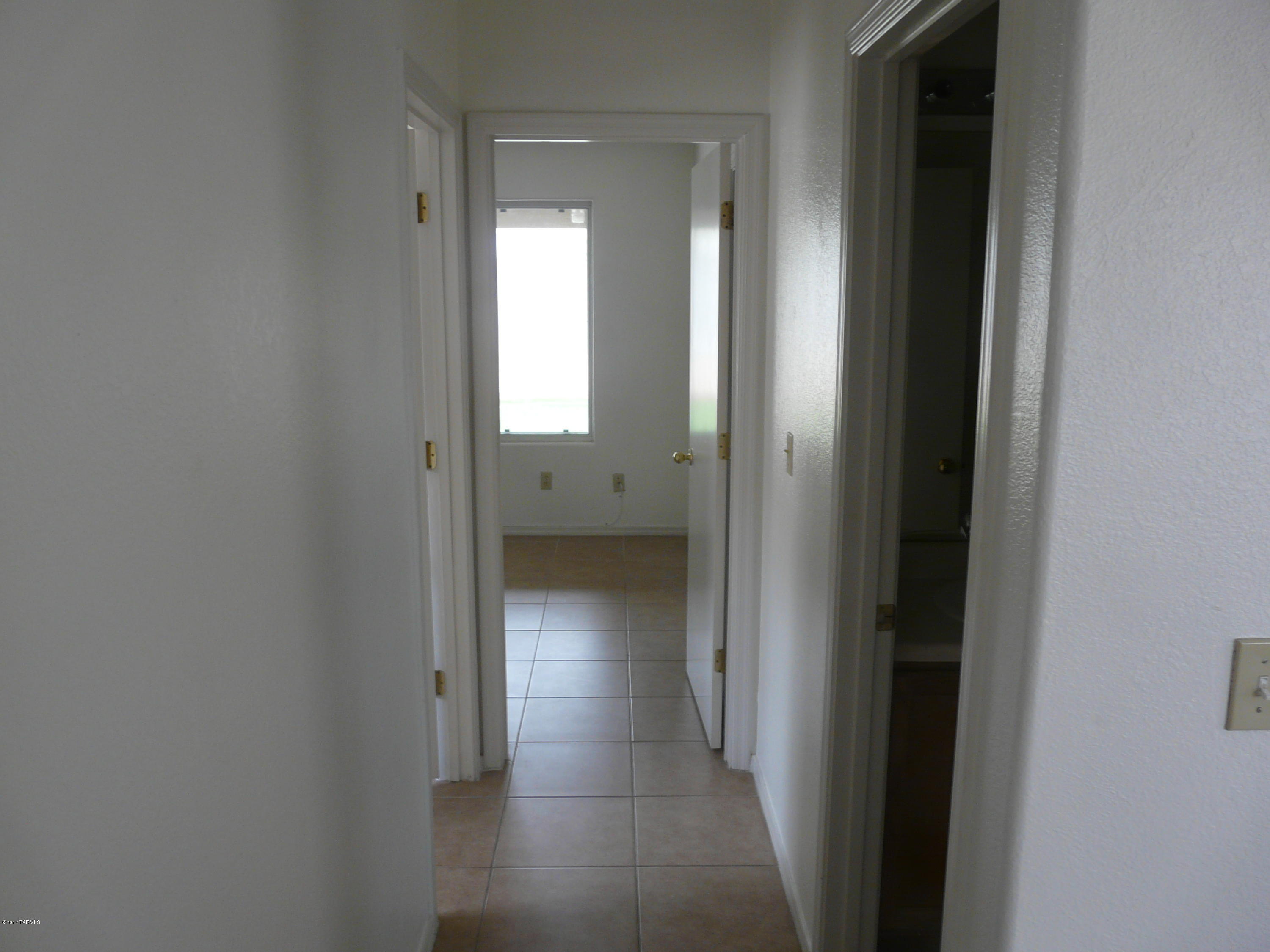 Hacienda Del Oro (1-879) - Residential Lease