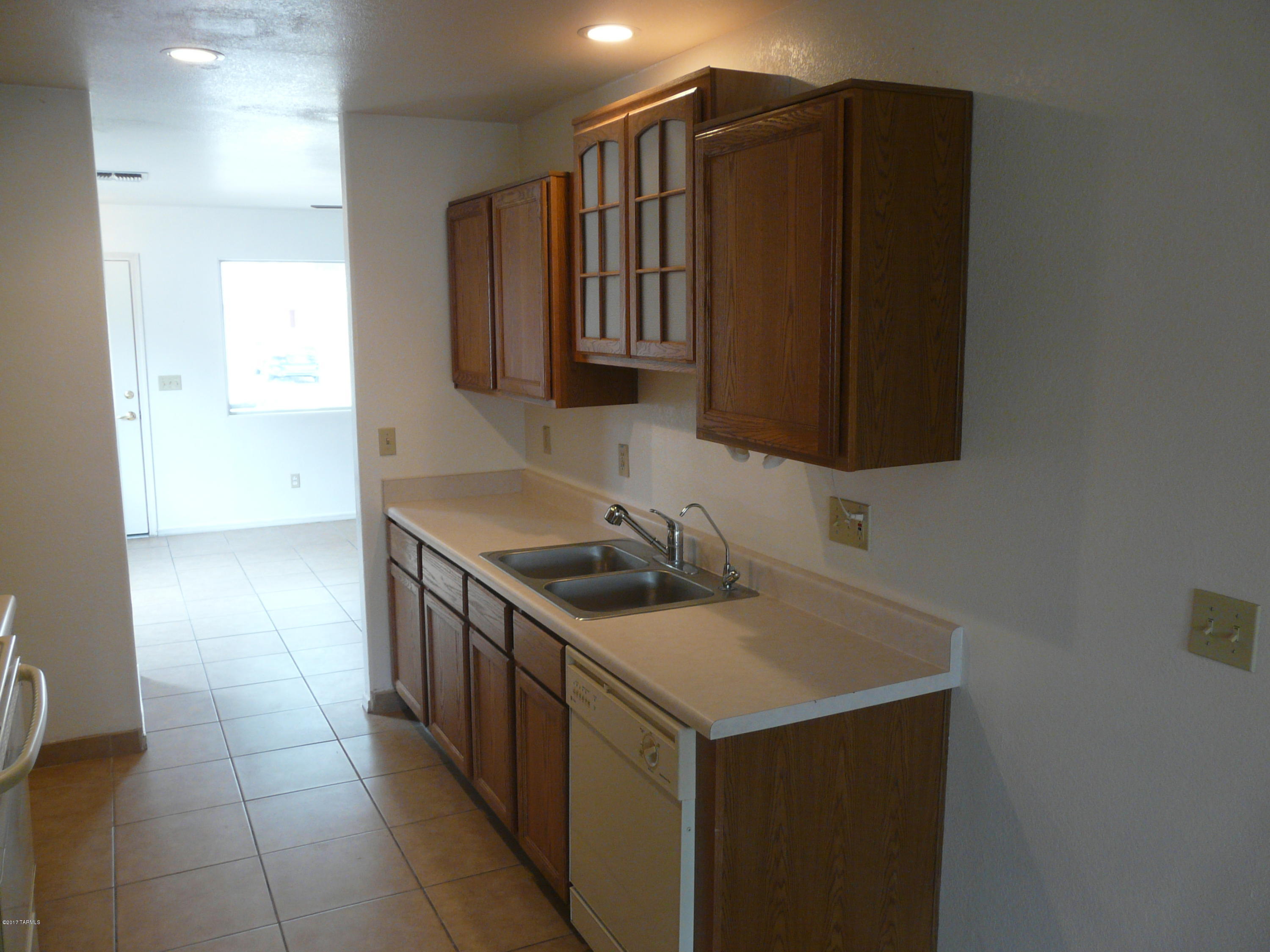 Hacienda Del Oro (1-879) - Residential Lease