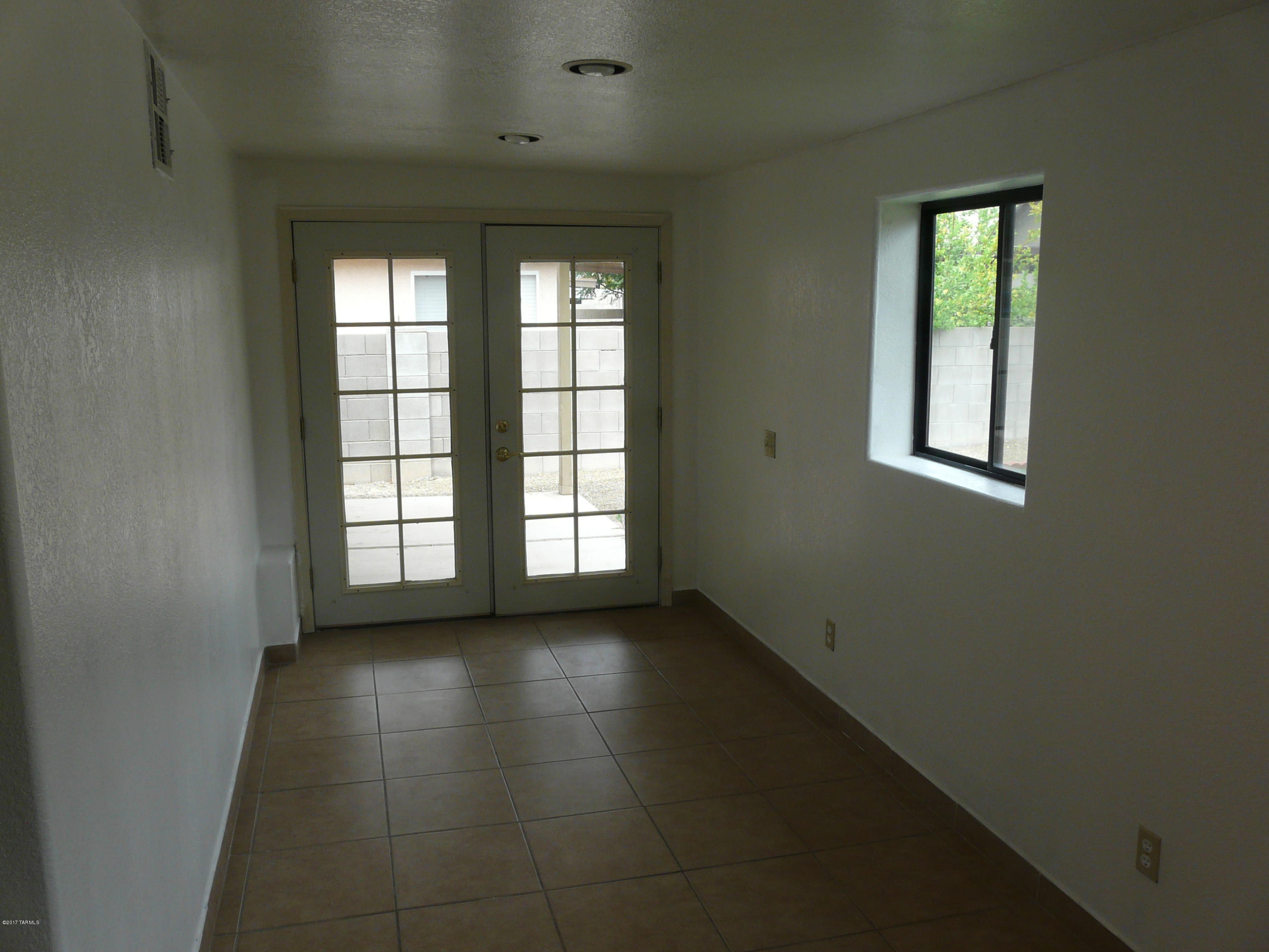Hacienda Del Oro (1-879) - Residential Lease