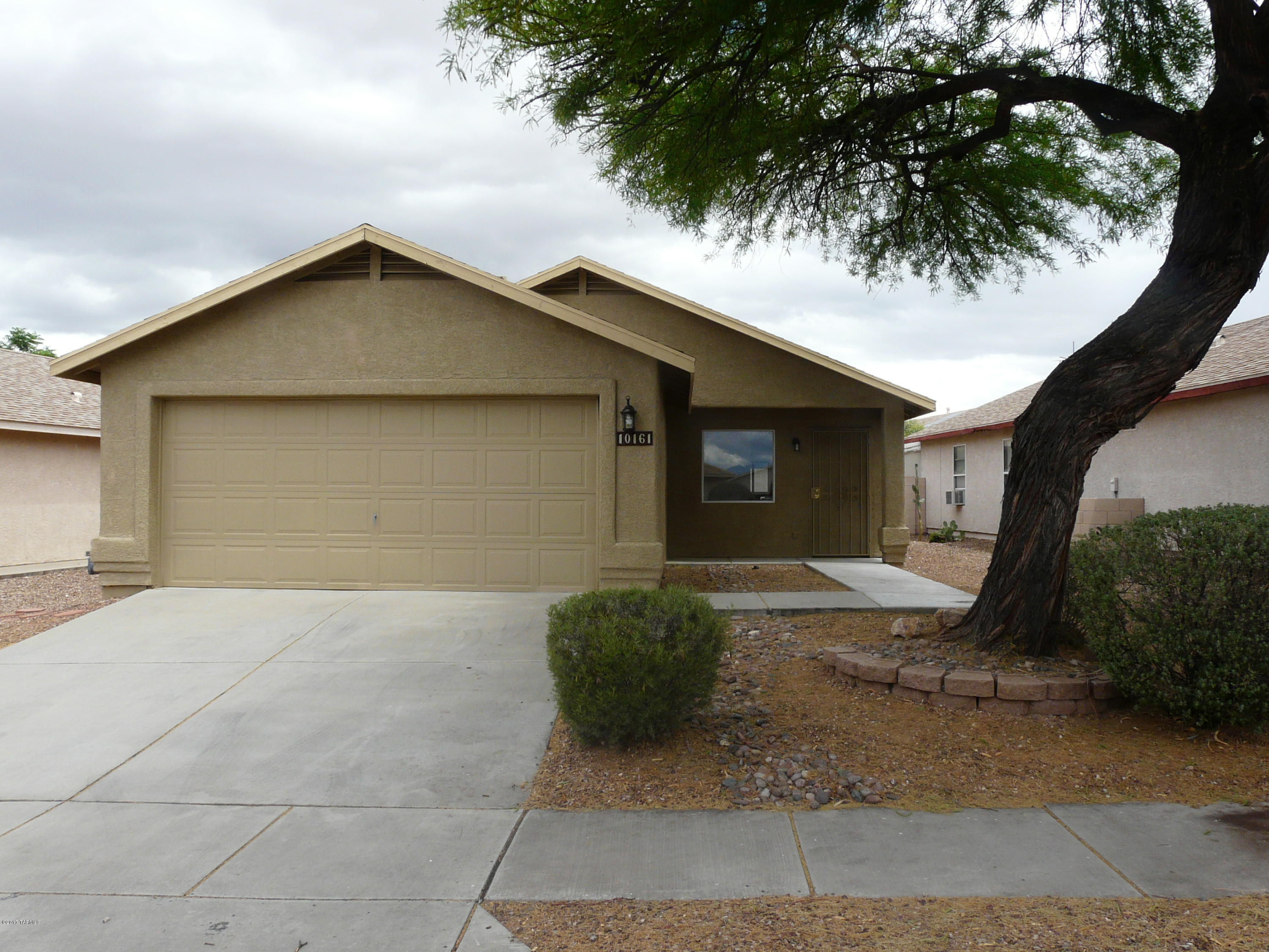 Hacienda Del Oro (1-879) - Residential Lease