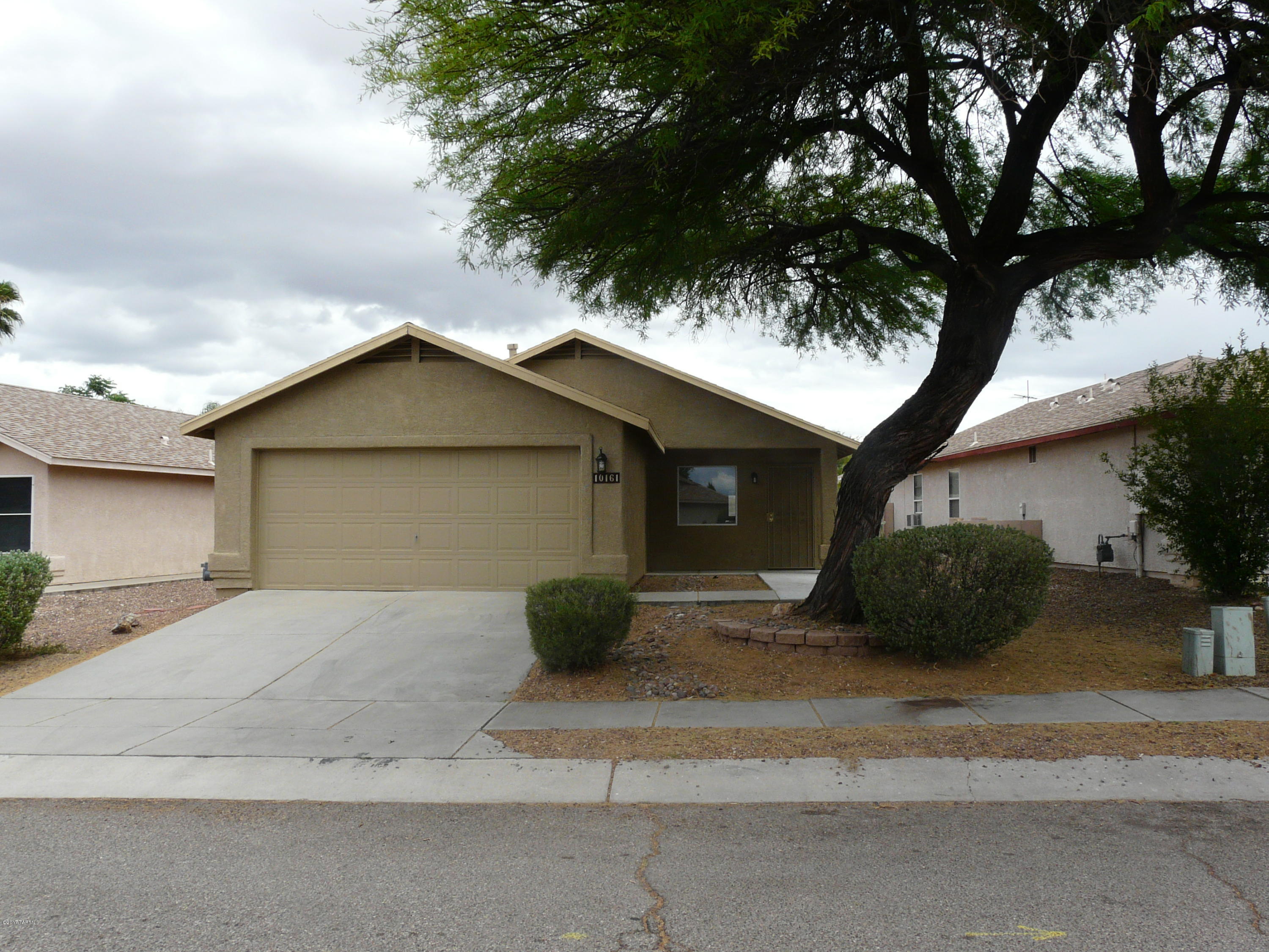 Hacienda Del Oro (1-879) - Residential Lease