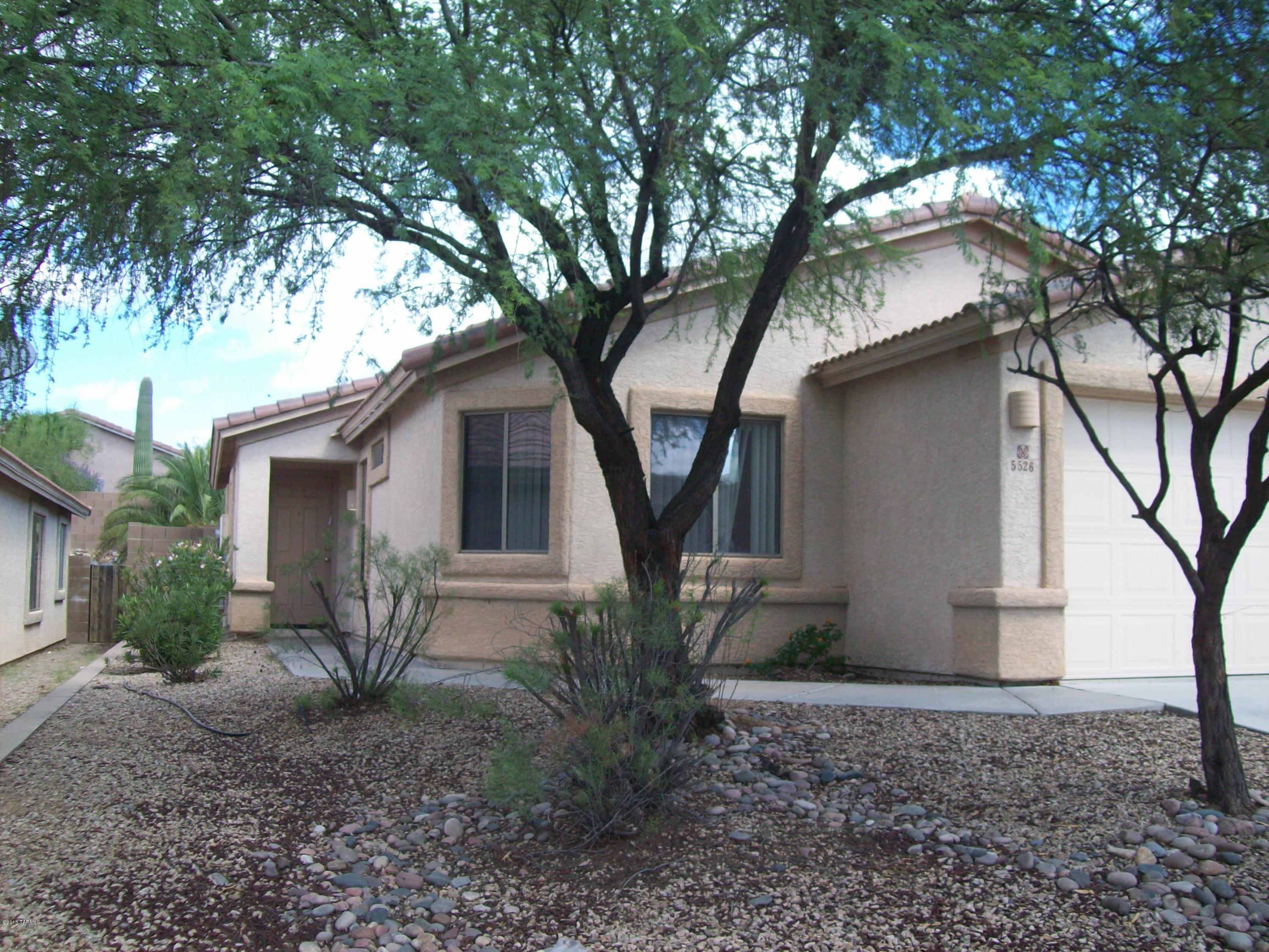 Great 3 bedroom + den (or 4th bedroom) 2 bath home with 2 car garage and open floor plan. Master has garden tub and dual sinks. Block wall back yard has fireplace! Rent $1150, deposit $1150, credit check $50. Pet Fee $250. Call Jennifer.