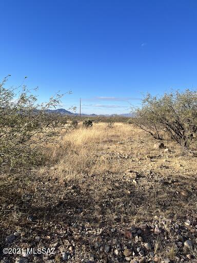 Land lot is approximately 10 minutes from I-19. Flat lot ready to build with beautiful views. Buyer to verify utilities.