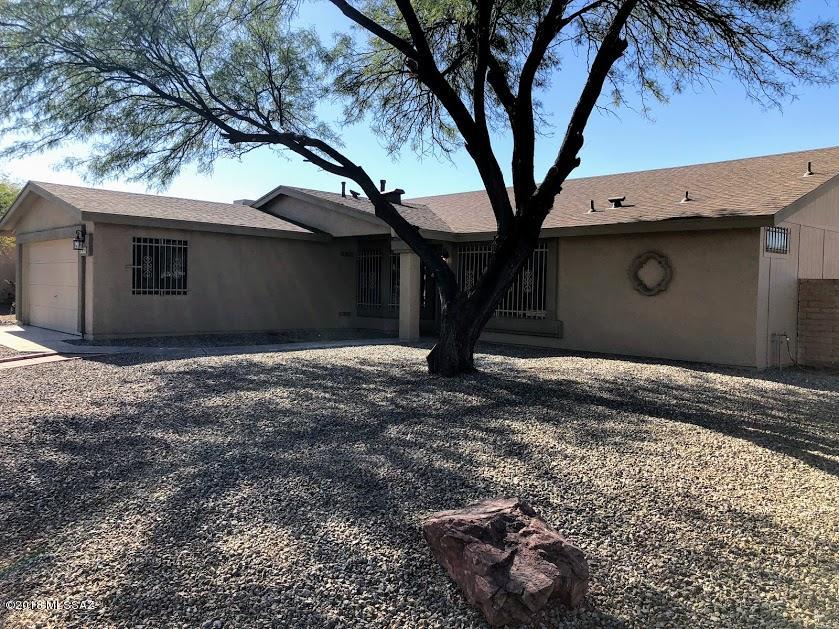 Renovated to perfection 4 bedroom 2 full bath contemporary in desired Midvale Park. Perfect great room with split bedroom floor plan and kitchen will have  stainless steal gas range oven and microwave. A must see, will not last long!