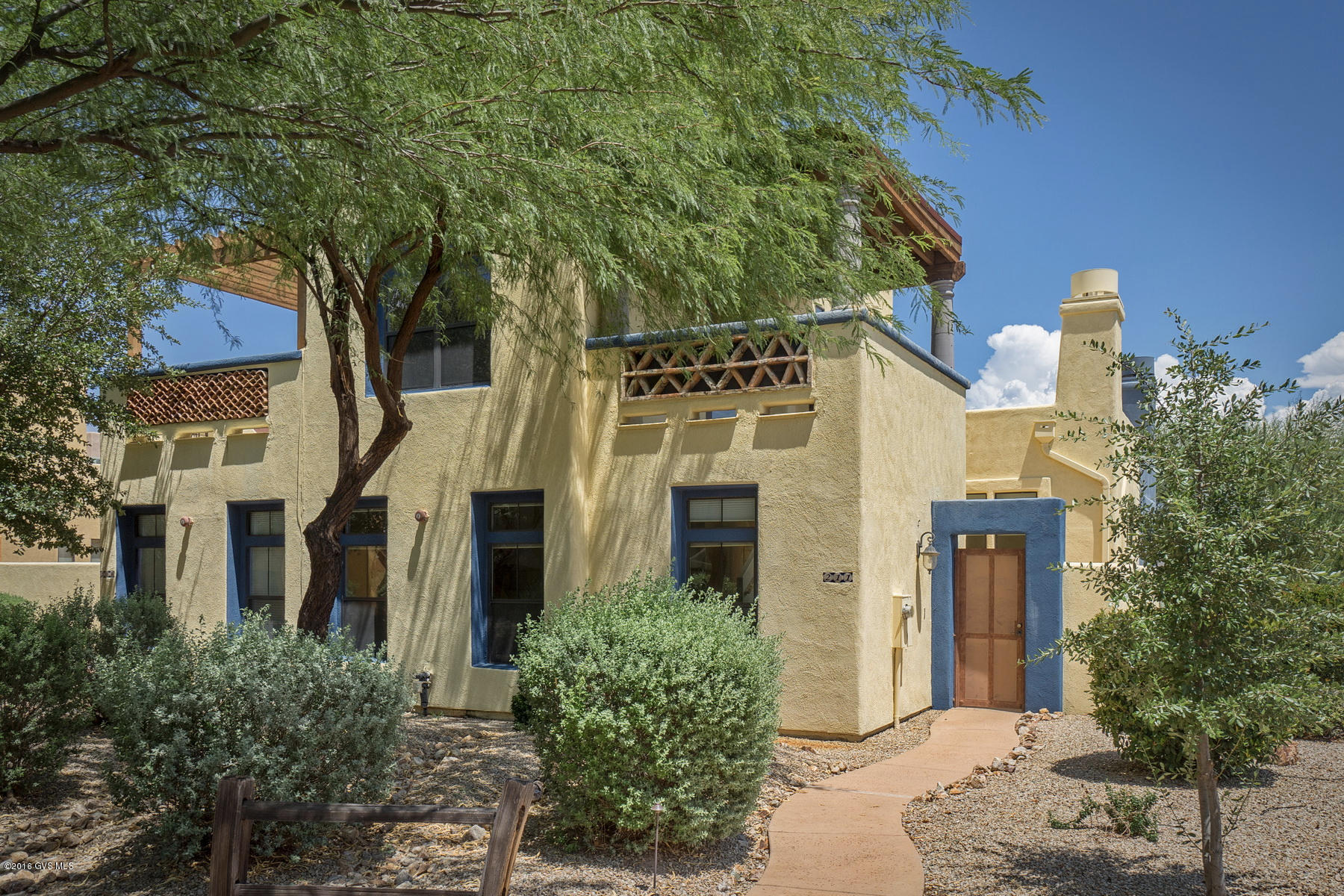 Corner unit with popular skydeck for barbecuing or just relaxing! This townhome features three bedrooms and 2 1/2 baths. Located close to the Village of Tubac, the community pool and the fitness center as well as the local park and great restaurants!