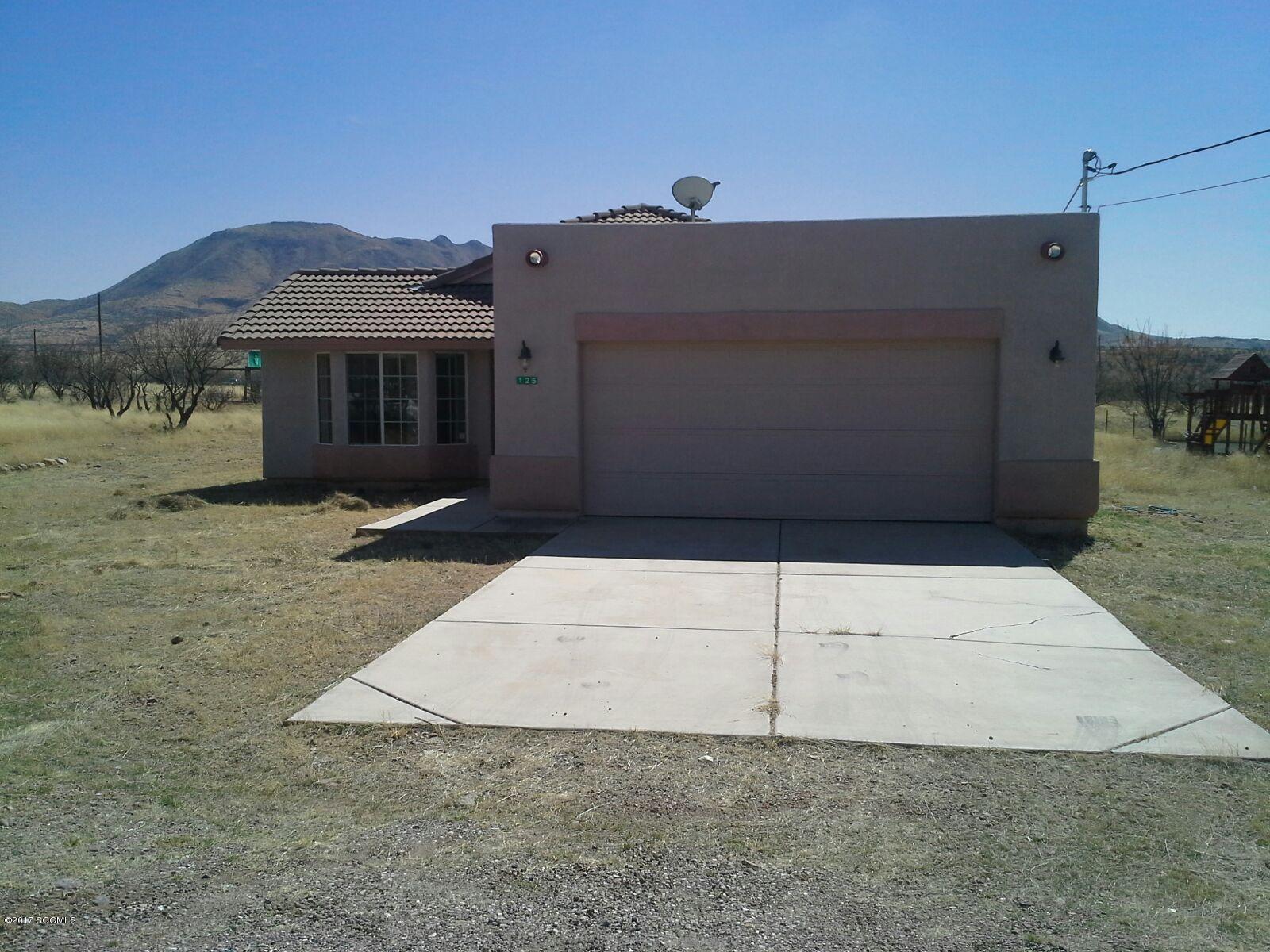 HOUSE FOR RENT[] [] Nice house in Rio Rico North 3Bd/2Ba[] 2 car garage, laundry room, back yard[] fenced. Must see.