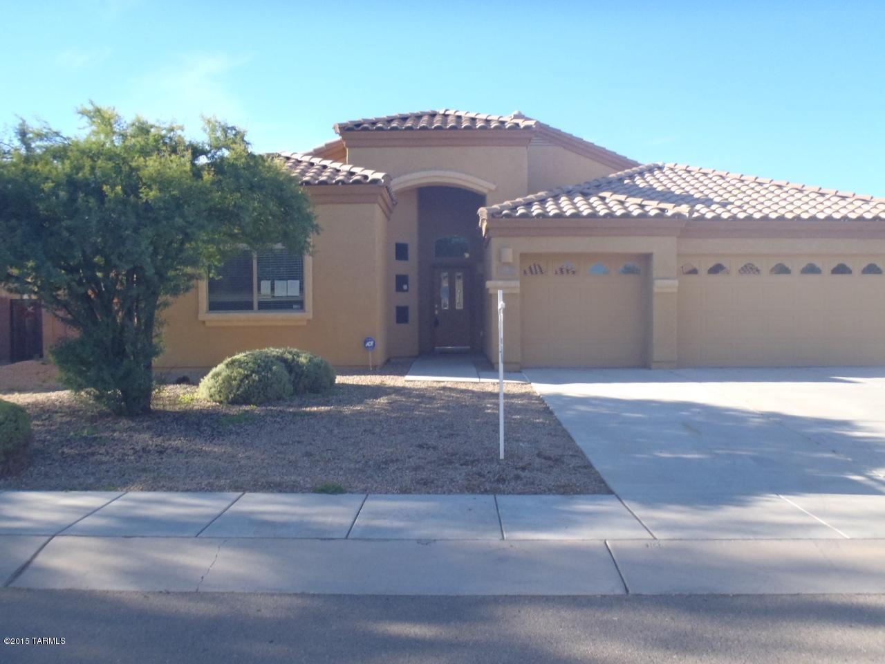 Well maintained 4 bedroom home with a 3 car garage in Madera Highlands.  Flooring is wood laminate and ceramic tile, the kitchen features maple cabinets and granite counter tops.  Both bathrooms have dual sinks with the master having a walk in closet and separate shower and garden tub.  The rear patio is extended with a large backyard.  Sold as-is.