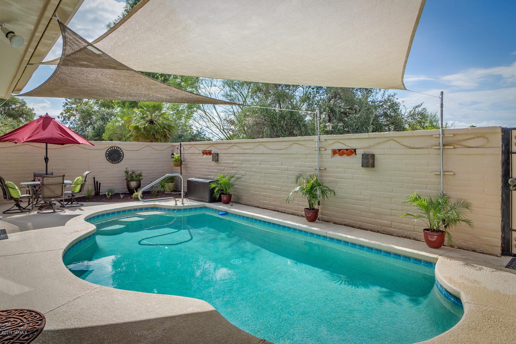Loma De Las Brisas (1-25) - Residential