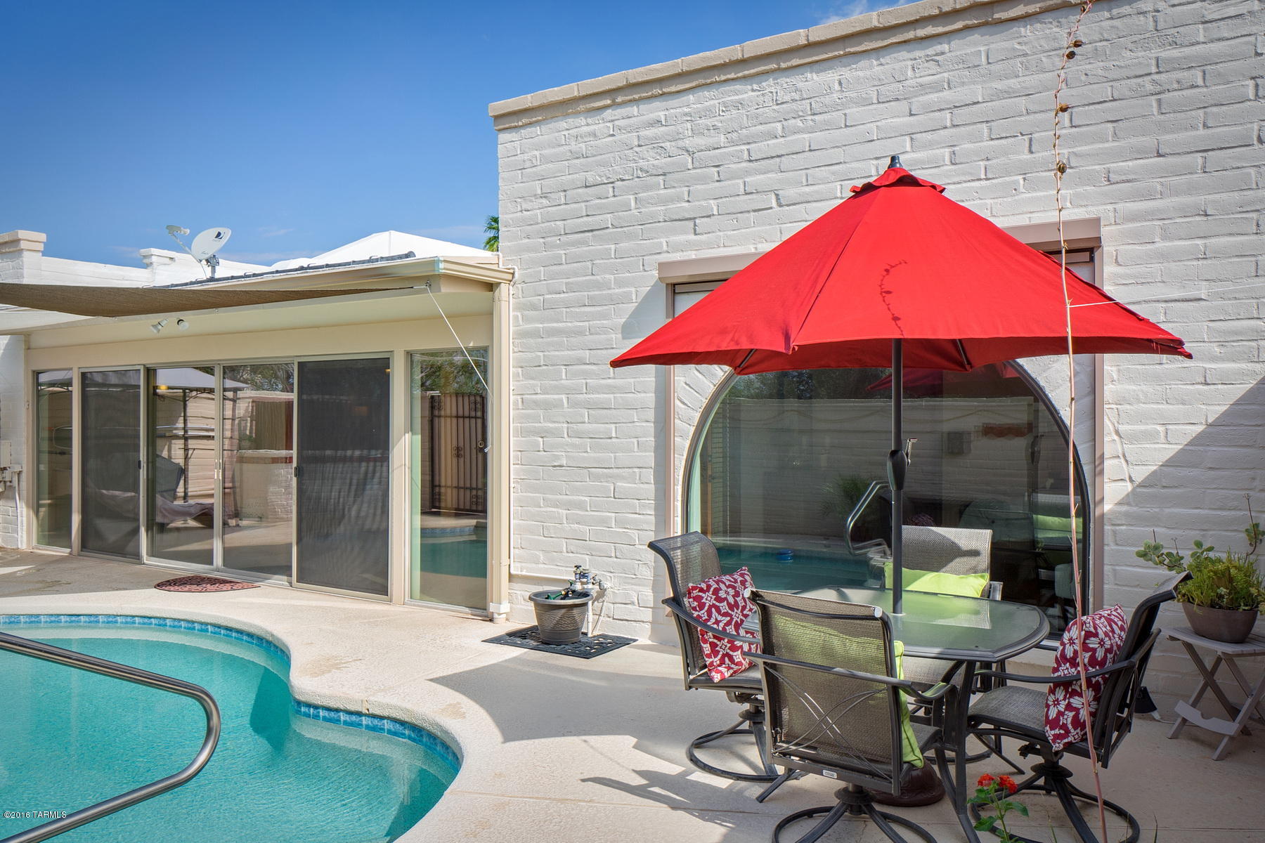 Loma De Las Brisas (1-25) - Residential