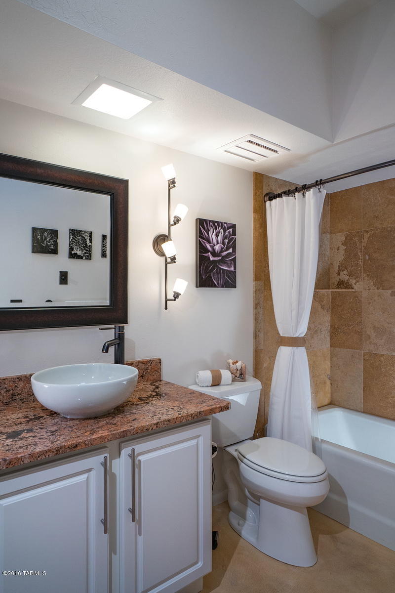 Loma De Las Brisas (1-25) - Residential