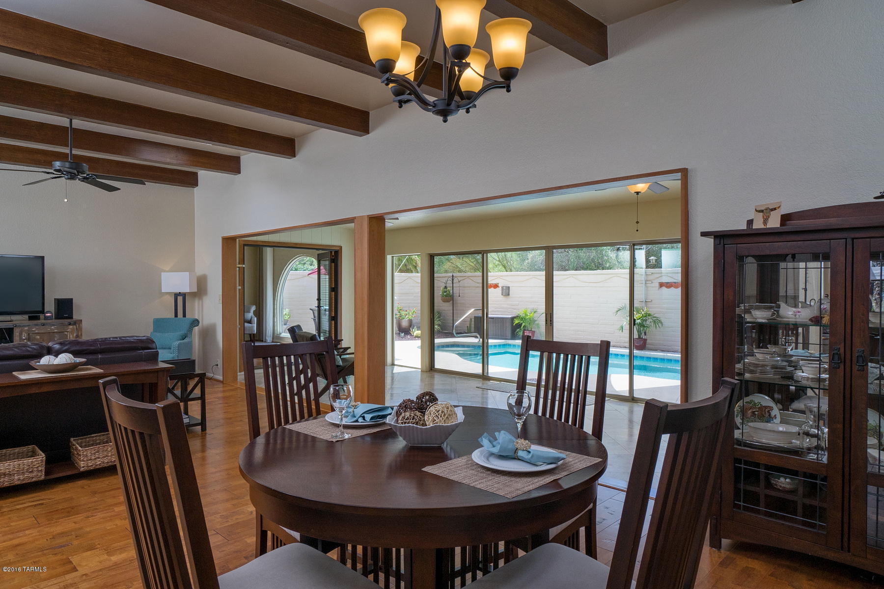 Loma De Las Brisas (1-25) - Residential