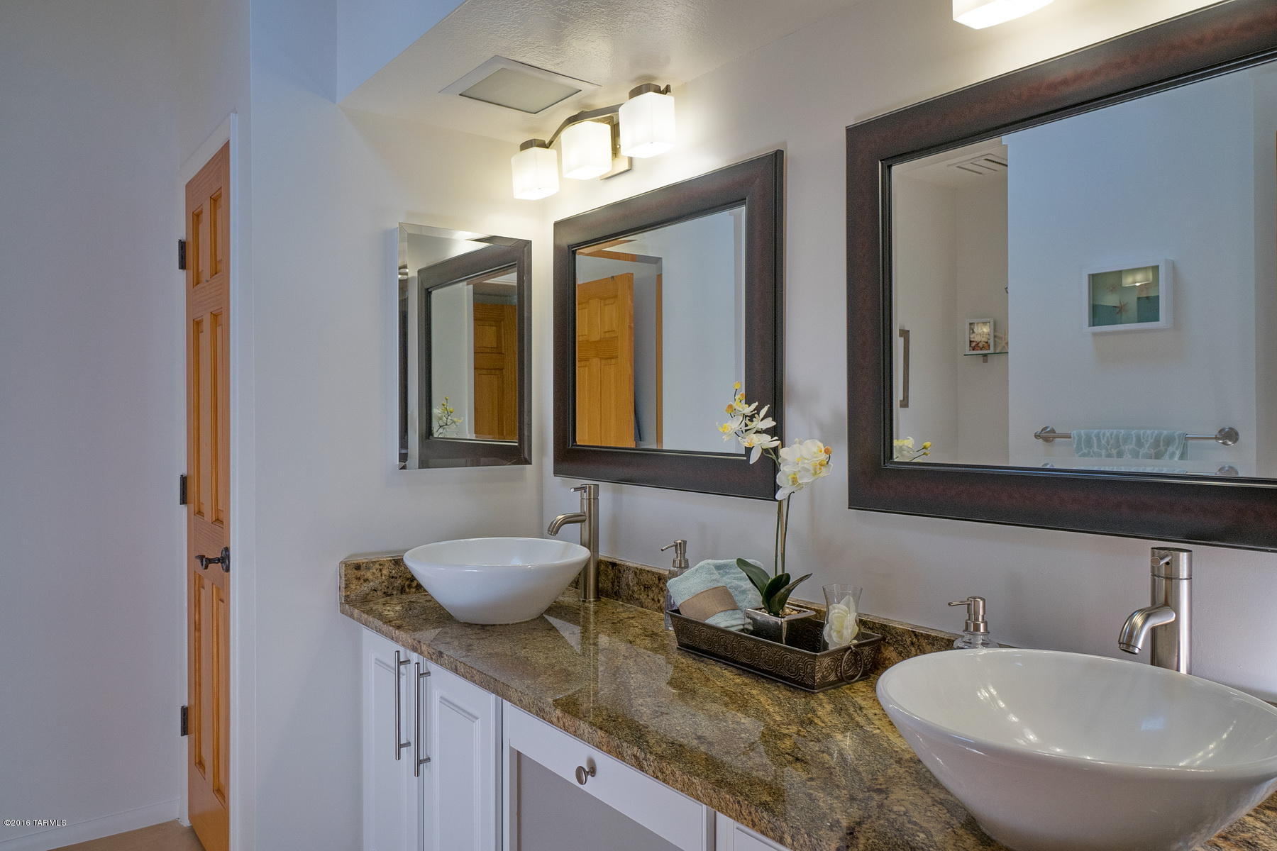 Loma De Las Brisas (1-25) - Residential