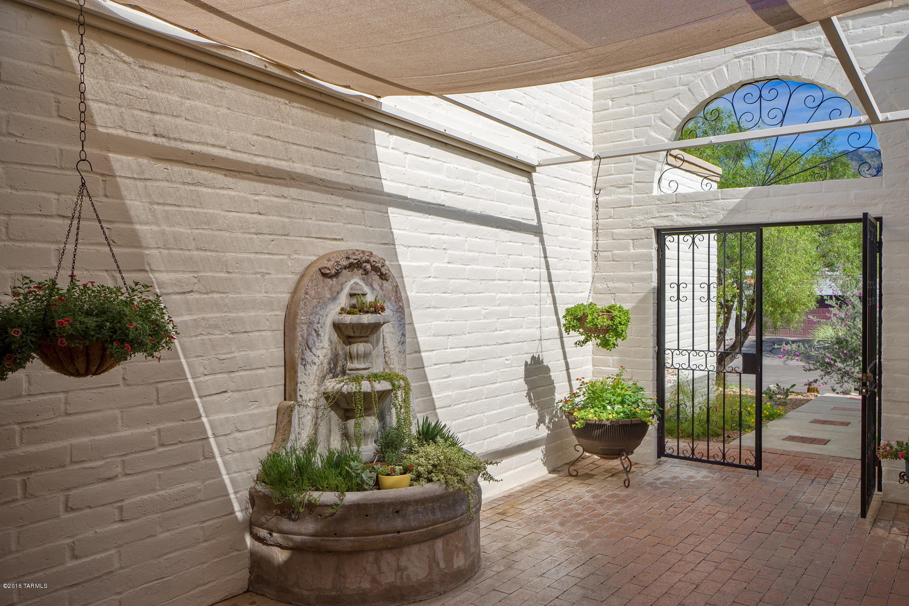 Loma De Las Brisas (1-25) - Residential