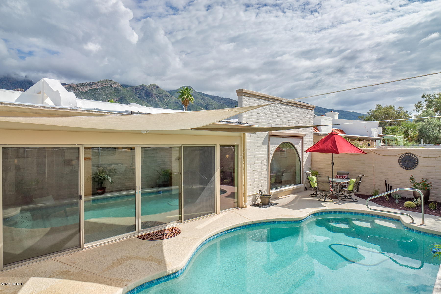 Loma De Las Brisas (1-25) - Residential