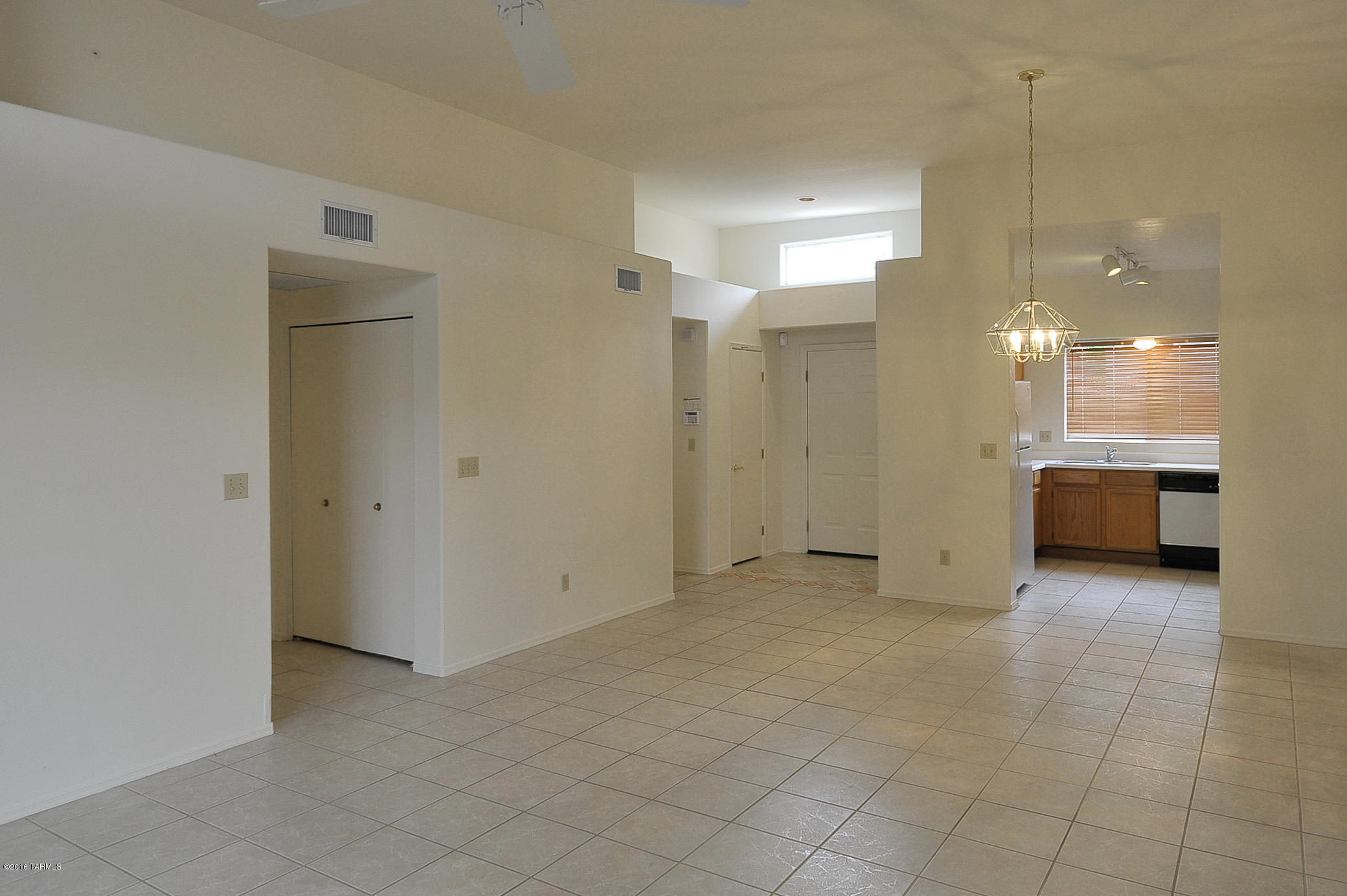 Town & Country (1-143) - Residential Lease
