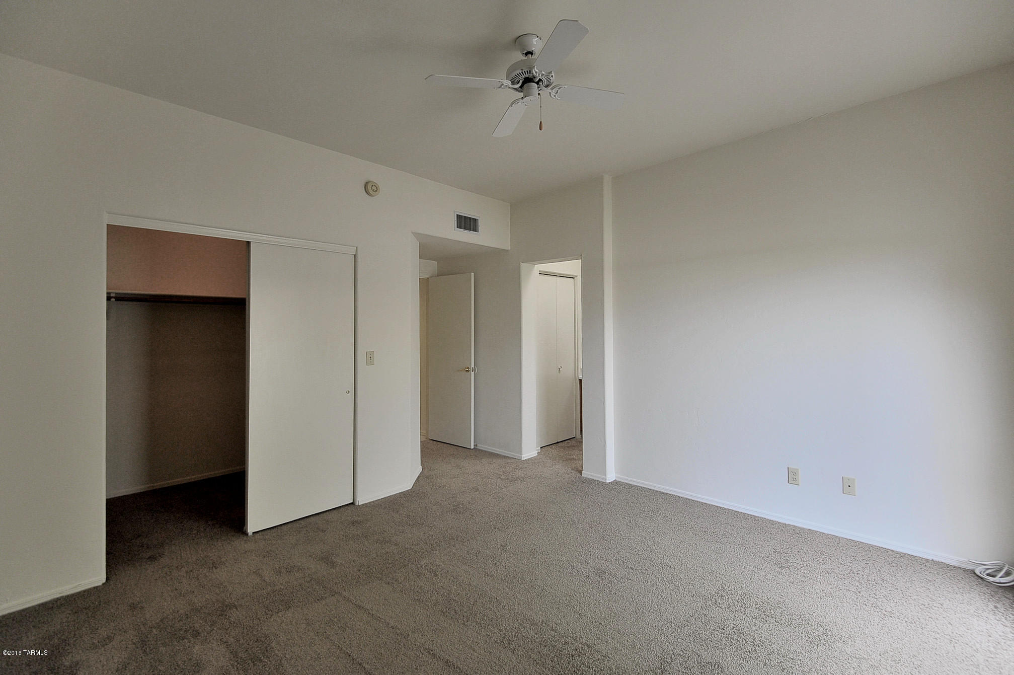 Town & Country (1-143) - Residential Lease
