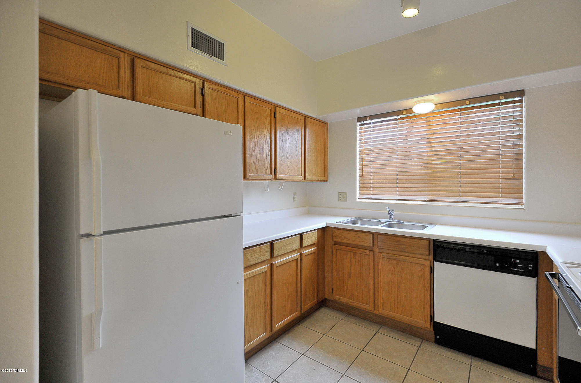 Town & Country (1-143) - Residential Lease