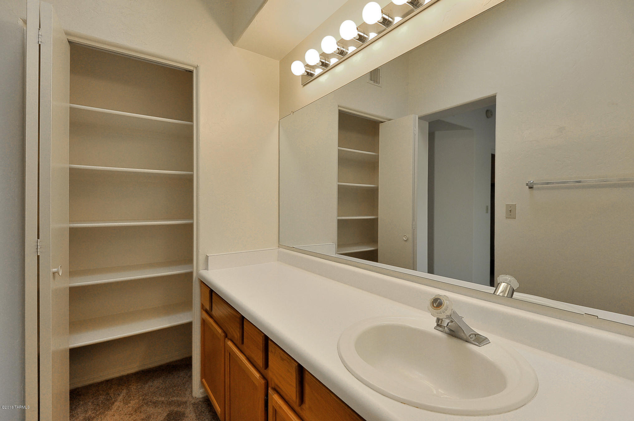 Town & Country (1-143) - Residential Lease