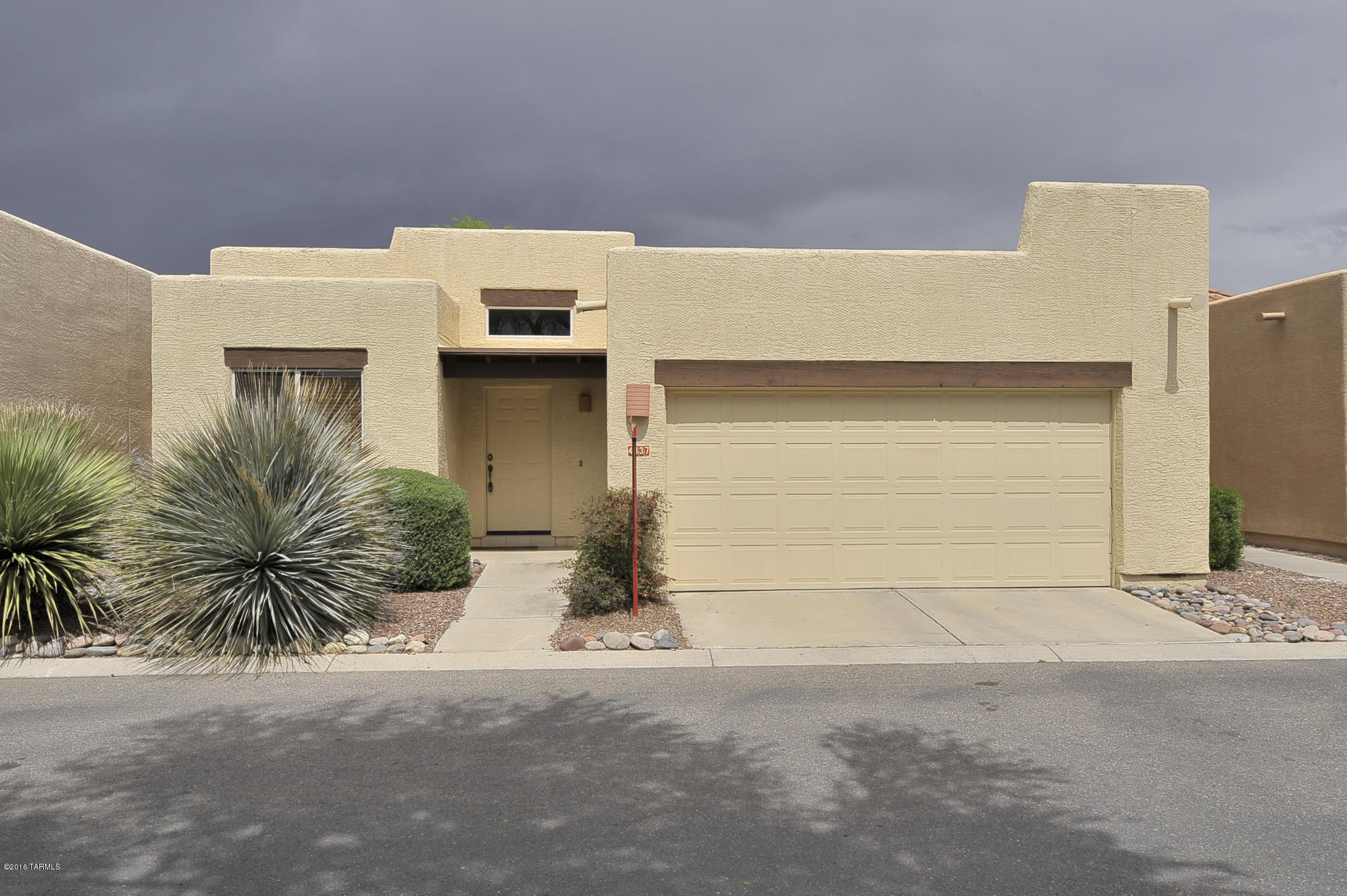 Town & Country (1-143) - Residential Lease