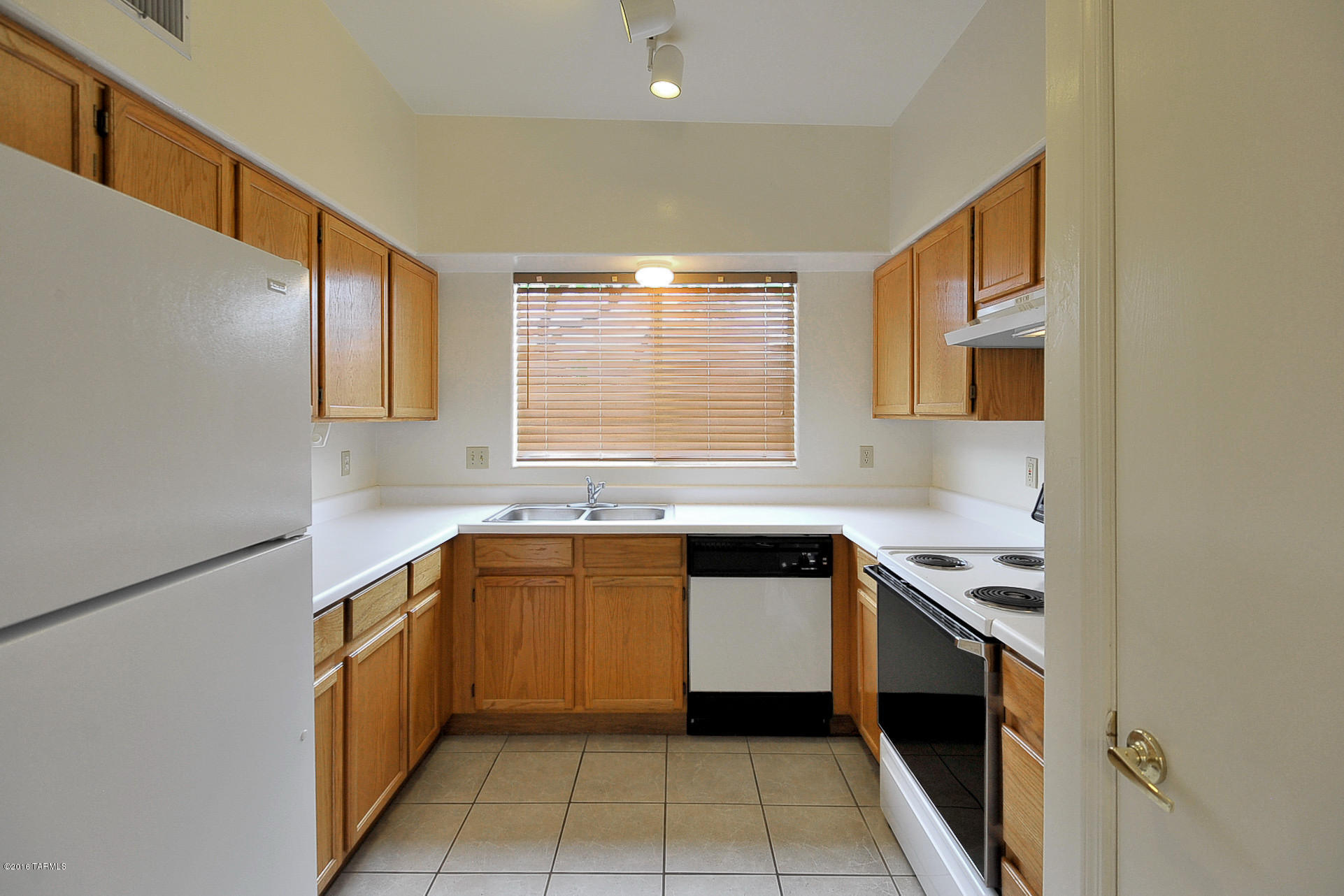 Town & Country (1-143) - Residential Lease