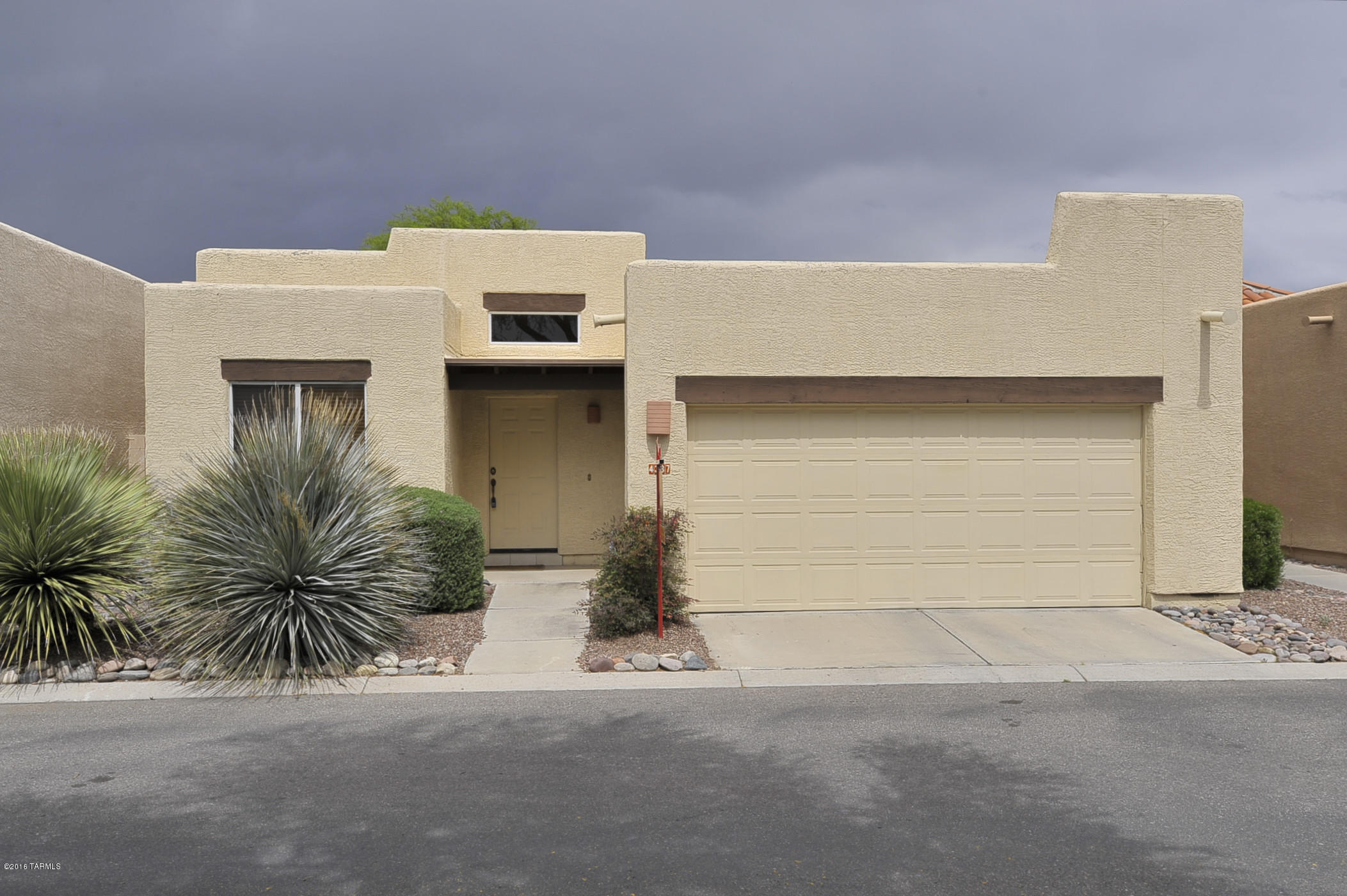 Town & Country (1-143) - Residential Lease