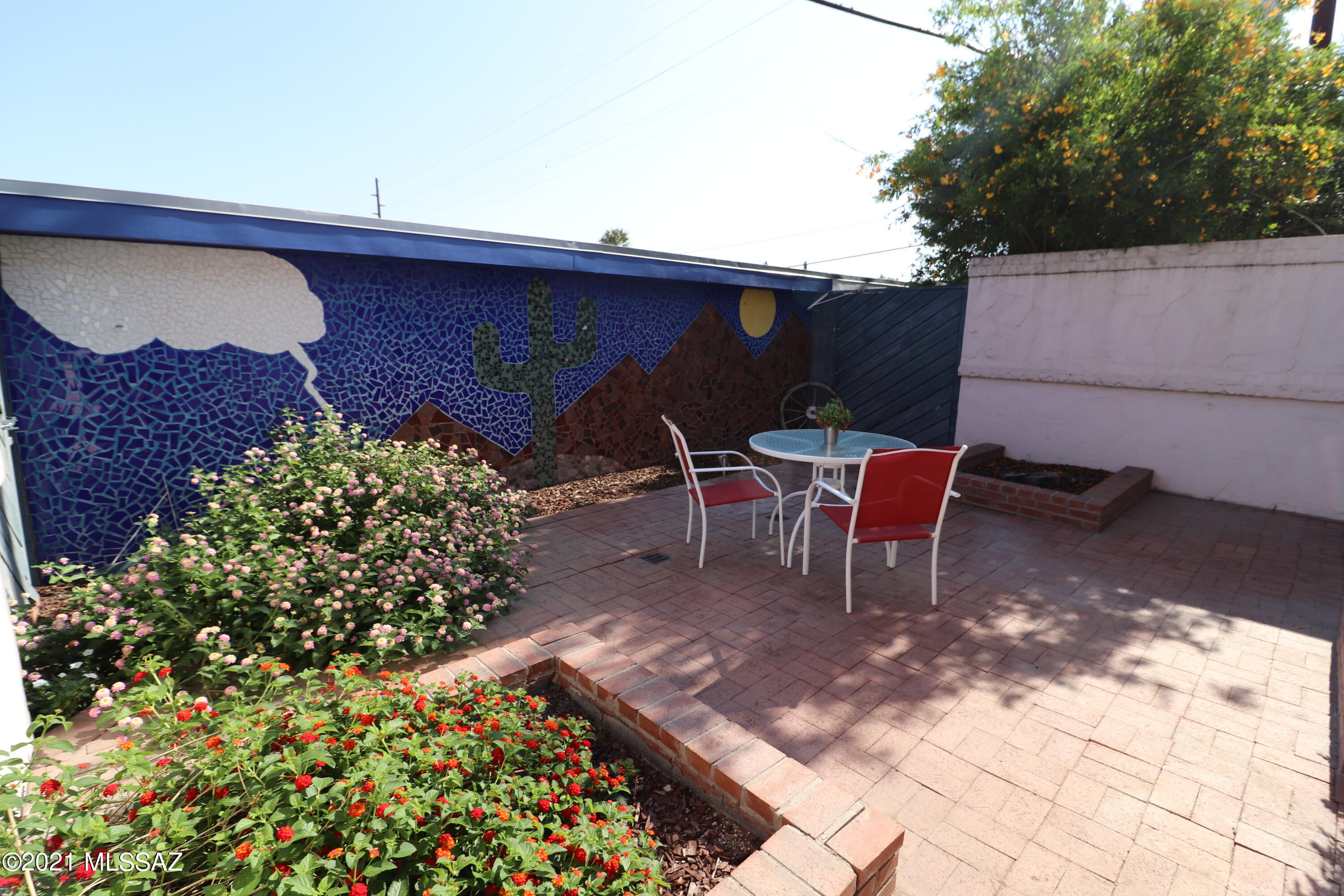 Encanto Court - Residential