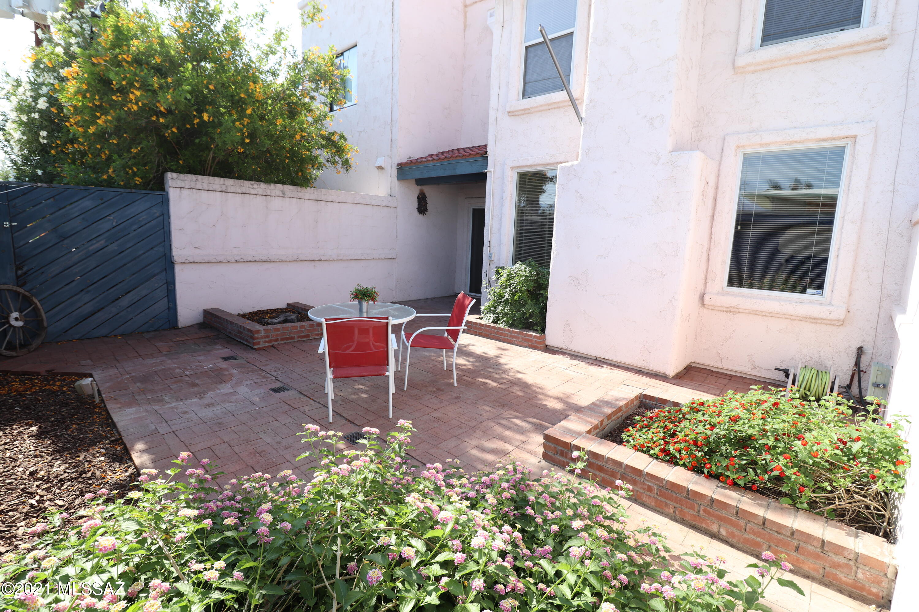 Encanto Court - Residential