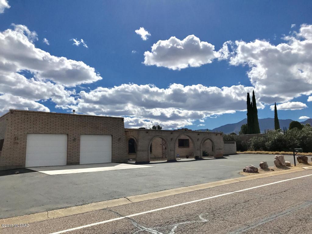 $5000 IMPROVEMENT ALLOWANCE WITH AN ACCEPTABLE OFFER! *ATTENTION Car & Hobby Enthusiasts! This Original Owner home has the everything you need! On almost 1/2AC sits this Spacious 2700sf
4bd (could be a 5th bd) 3ba with a 6 Car (1596sf) fully insulated heated and cooled garage. GINORMOUS kitchen featuring granite counter tops and top of the line
stainless steel appliances. 2 Master bedrooms, New tile flooring, wood laminate in the guest bedrooms, luxuriously remodeled hall bath with a huge soaking tub,
NEW ROOF, Newer A/C and Furnace, asphalt circular drive and RV Parking area, new cool decking around the ''SPARKLING LAP POOL''. This home is a must see!
