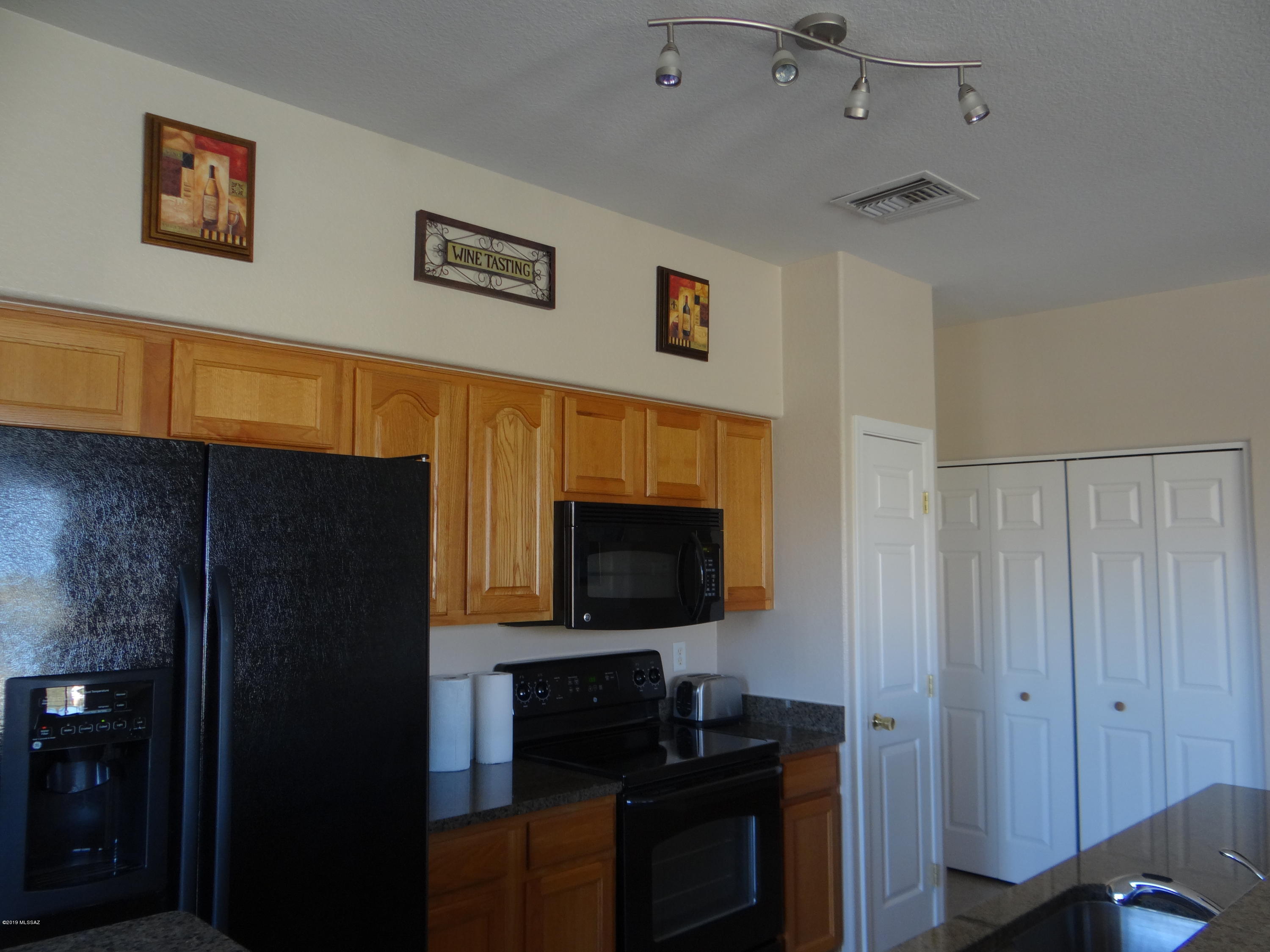Mountain View Condos. (1-76) - Residential Lease
