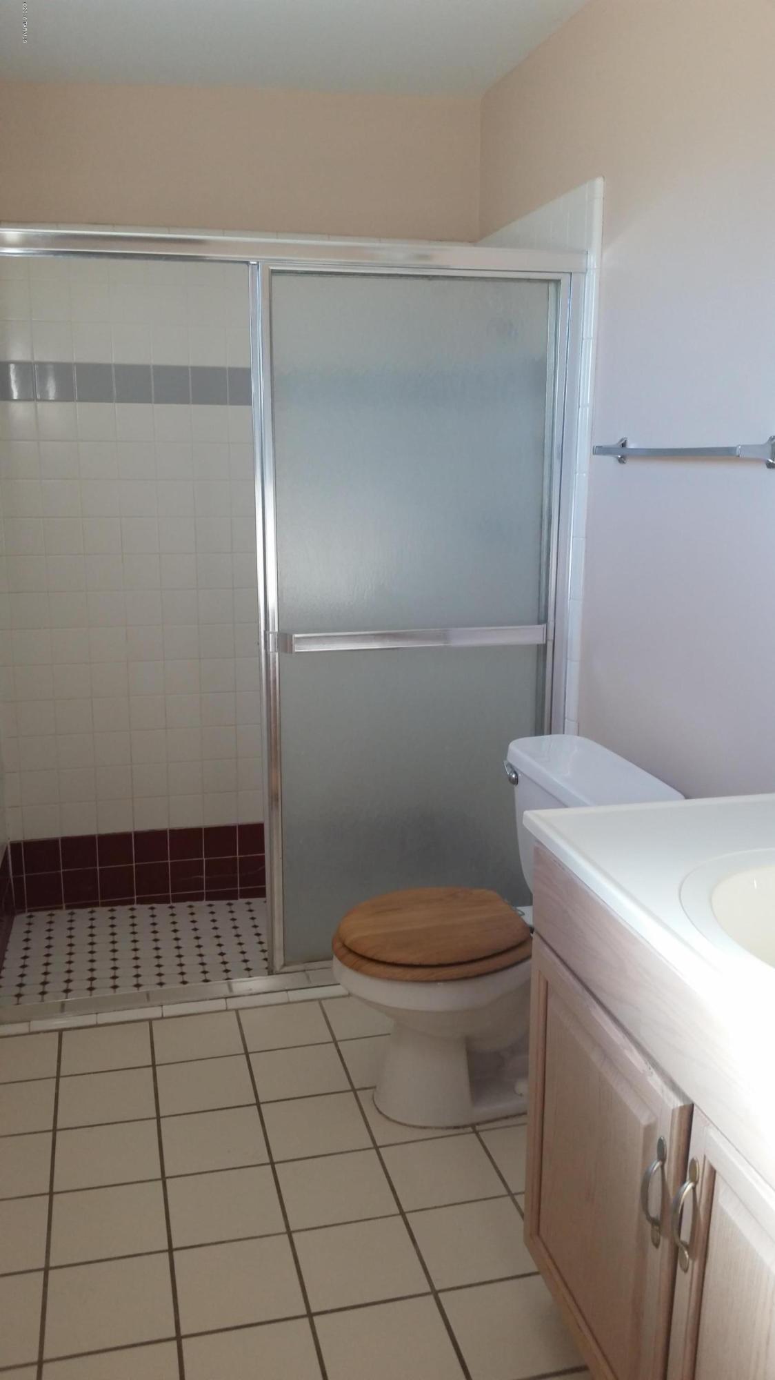Valley View East NO. 4 (1-131) - Residential Lease